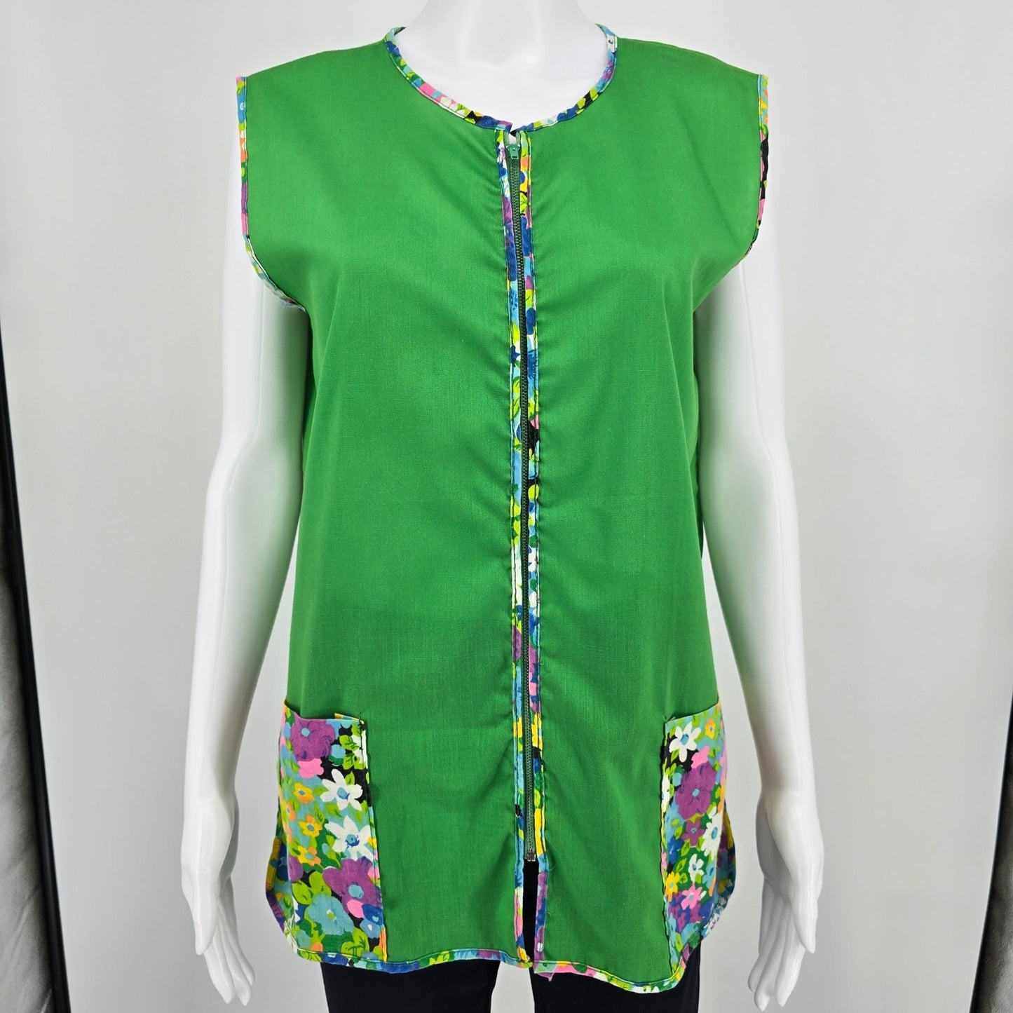Vintage 1960s Women's Kelly Green Floral Trim Zippered Patch Pocket Mod Vest (L)