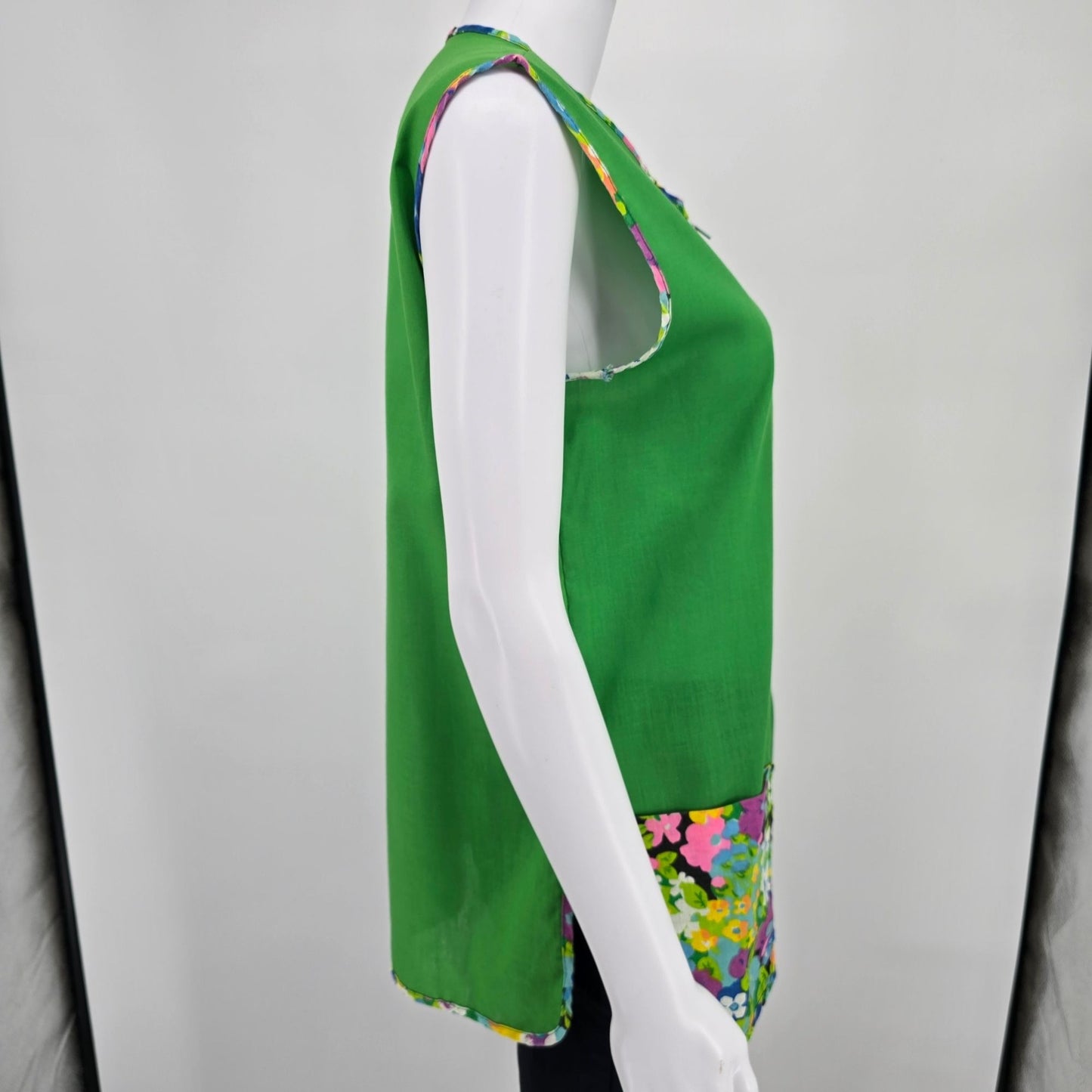 Vintage 1960s Women's Kelly Green Floral Trim Zippered Patch Pocket Mod Vest (L)