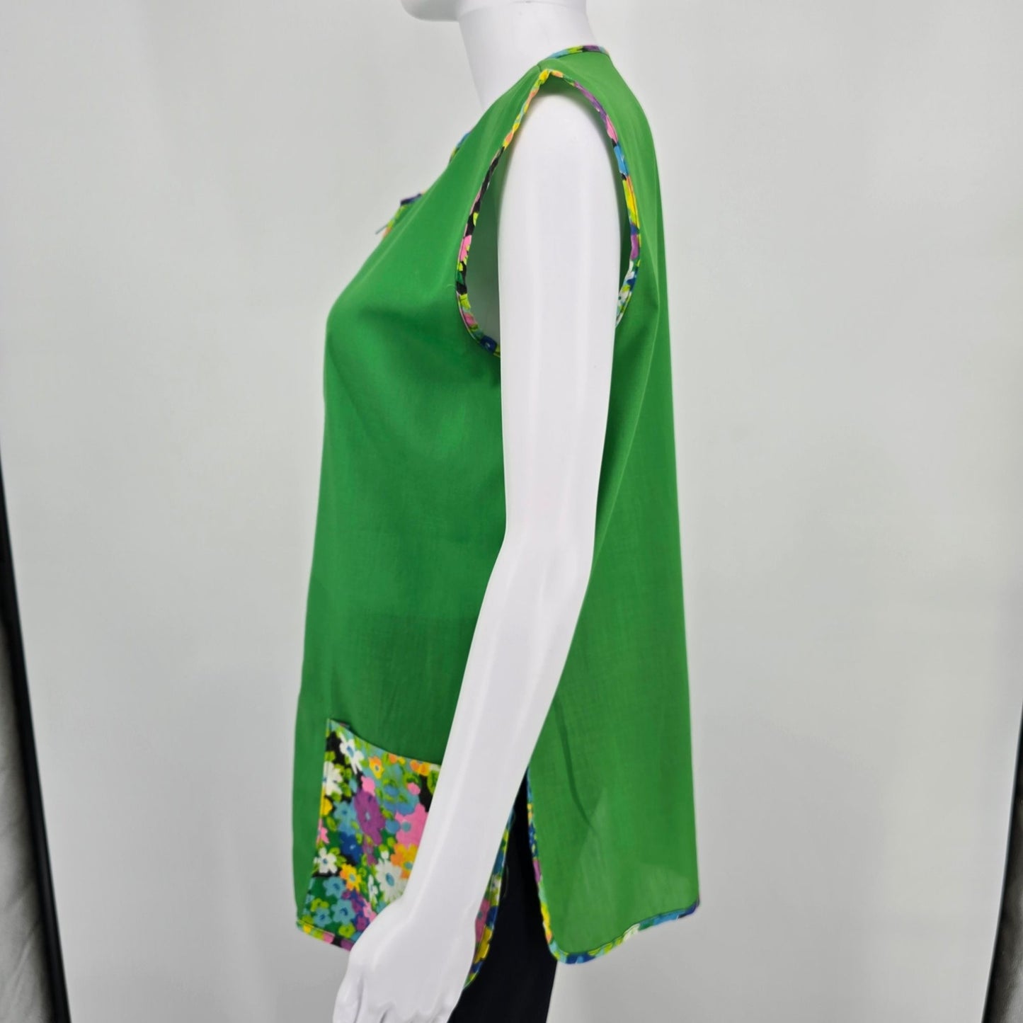 Vintage 1960s Women's Kelly Green Floral Trim Zippered Patch Pocket Mod Vest (L)