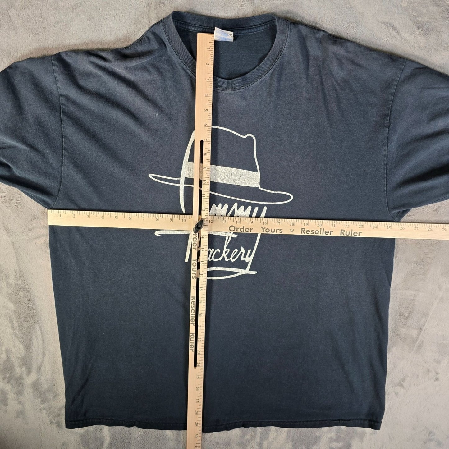 Distressed 2000s Gildan Ultra Cotton Jimmy Thackery Hat Graphic T-Shirt (XXL)