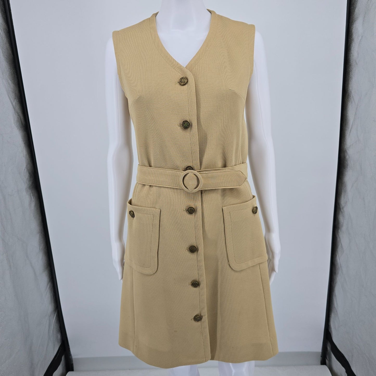 Vintage 1970s Act III Tan Dacron Polyester Belted Sleeveless Safari Dress (M)