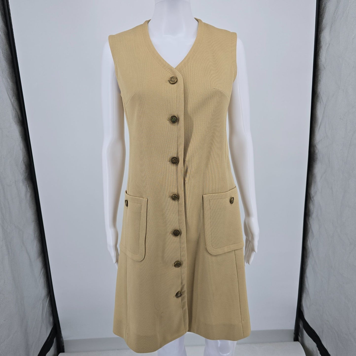 Vintage 1970s Act III Tan Dacron Polyester Belted Sleeveless Safari Dress (M)