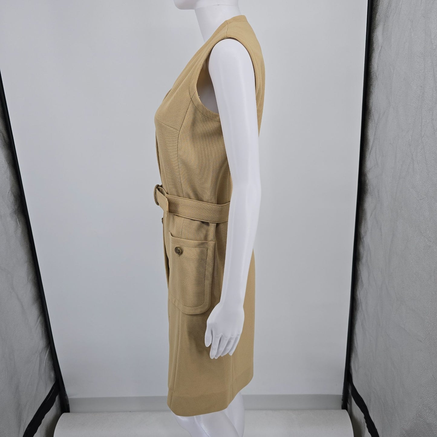Vintage 1970s Act III Tan Dacron Polyester Belted Sleeveless Safari Dress (M)