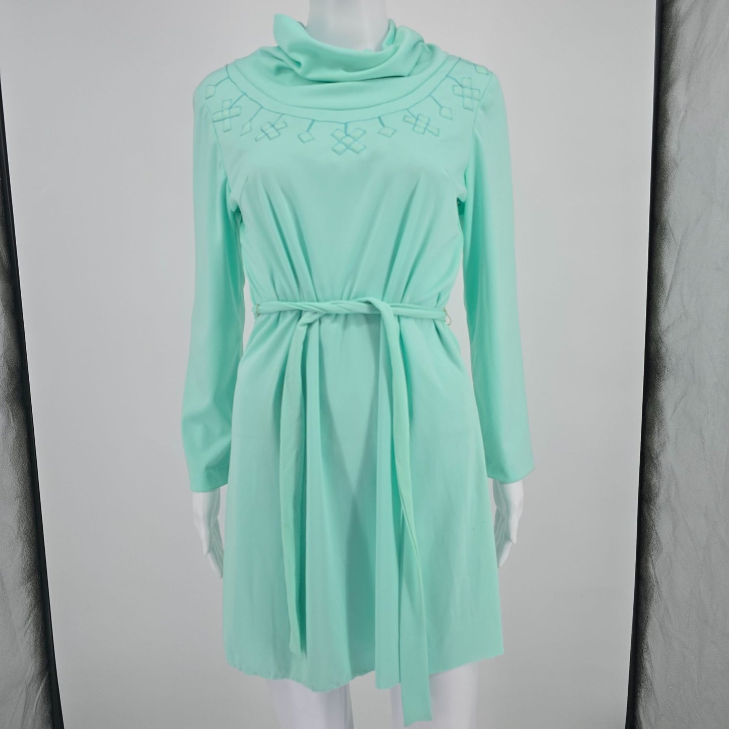 Vintage 1970s Beter Half Seafoam Green Cowl Neck Belted Mini Dress (S/M)