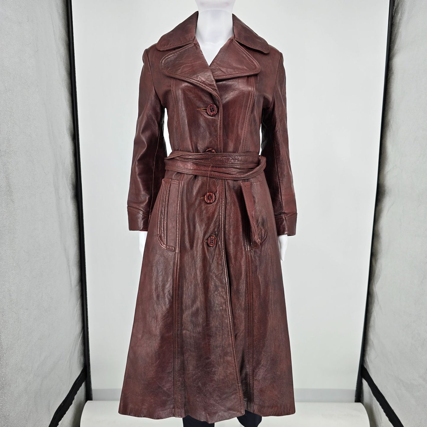 Vintage 1970s Unbranded Women's Burgundy Leather Belted Trench Coat (XS)