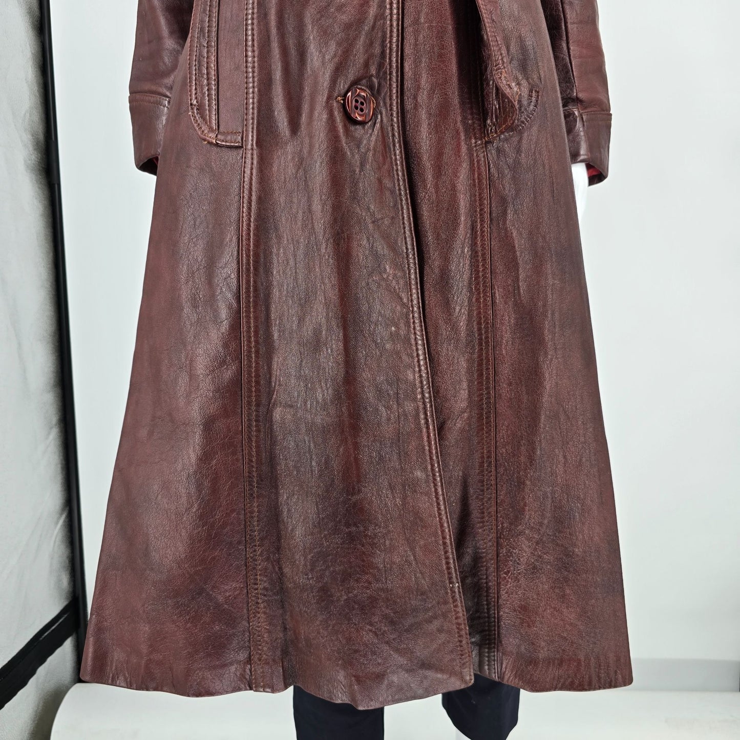 Vintage 1970s Unbranded Women's Burgundy Leather Belted Trench Coat (XS)