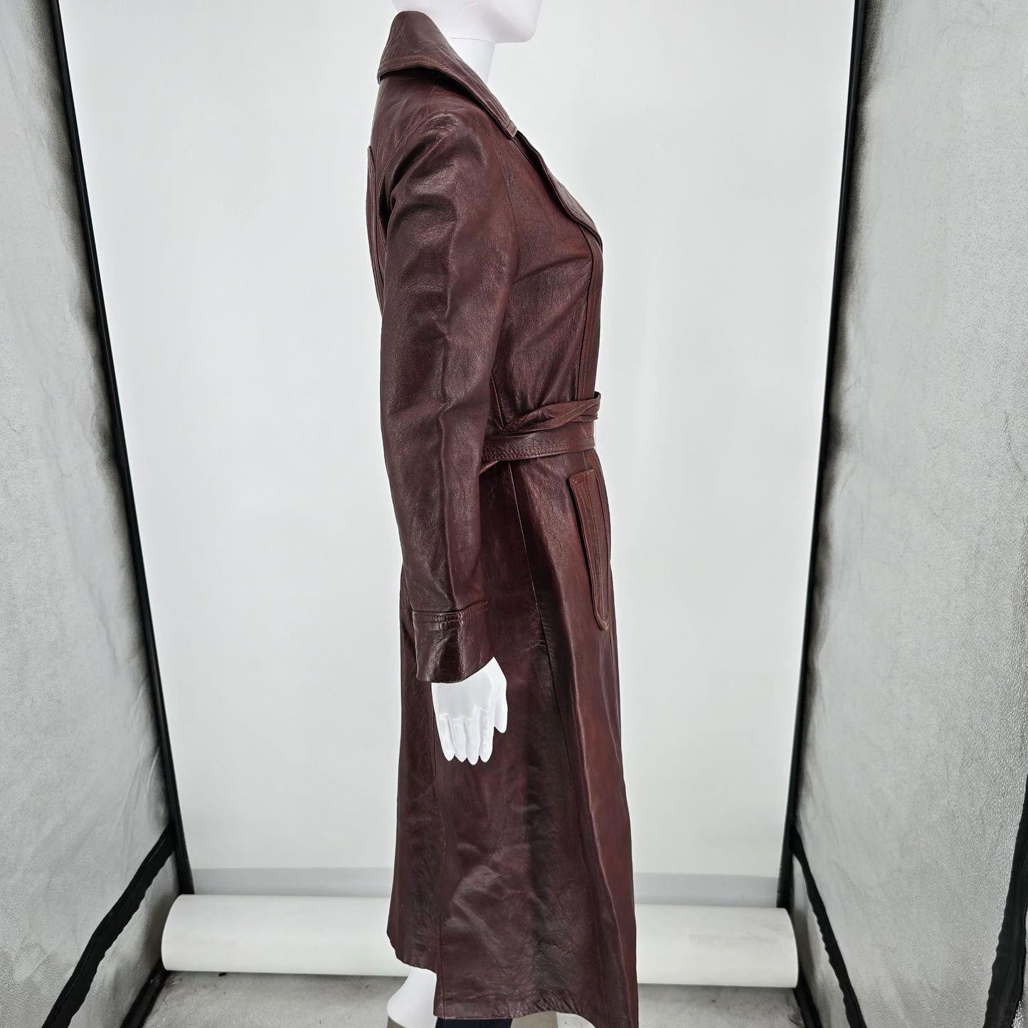 Vintage 1970s Unbranded Women's Burgundy Leather Belted Trench Coat (XS)