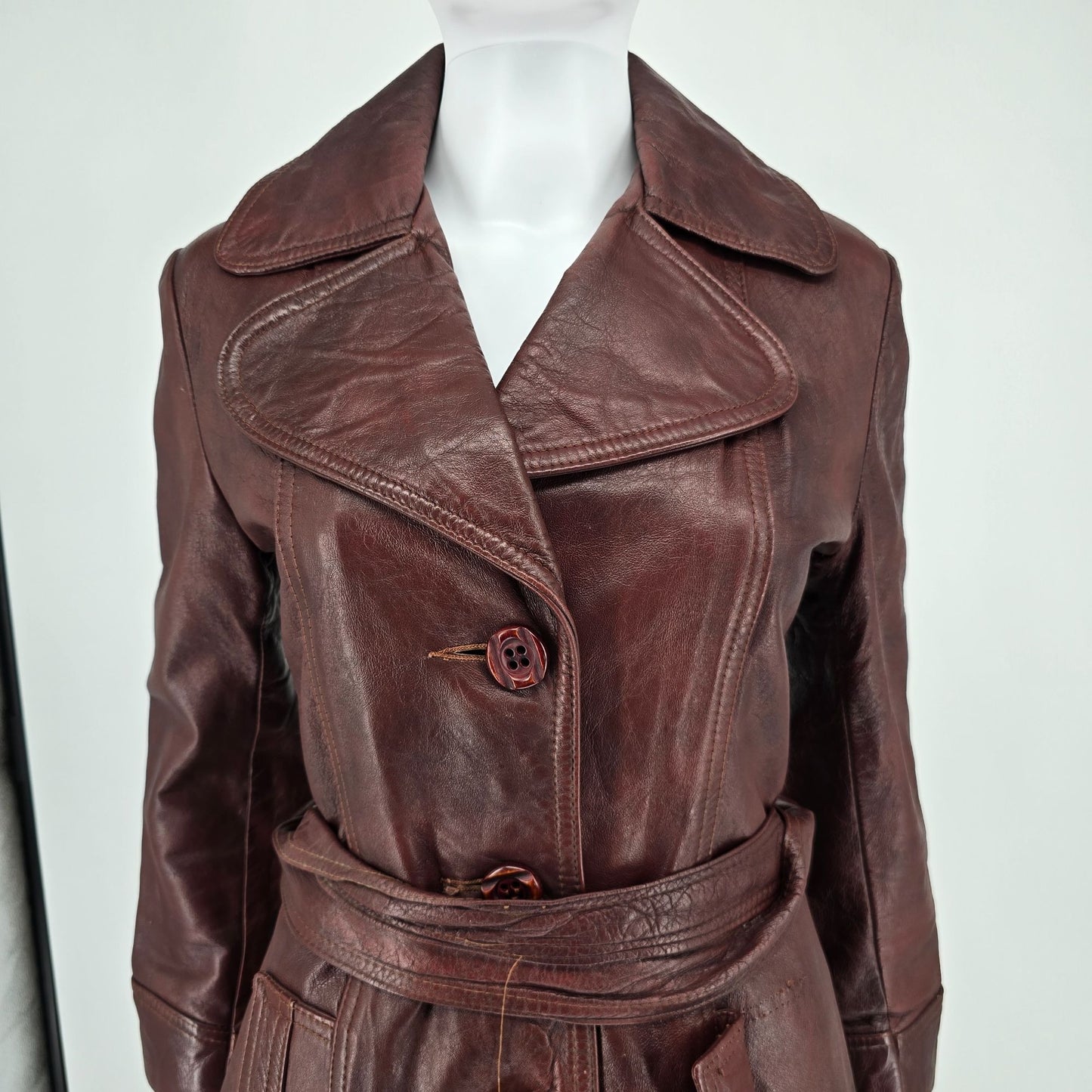 Vintage 1970s Unbranded Women's Burgundy Leather Belted Trench Coat (XS)