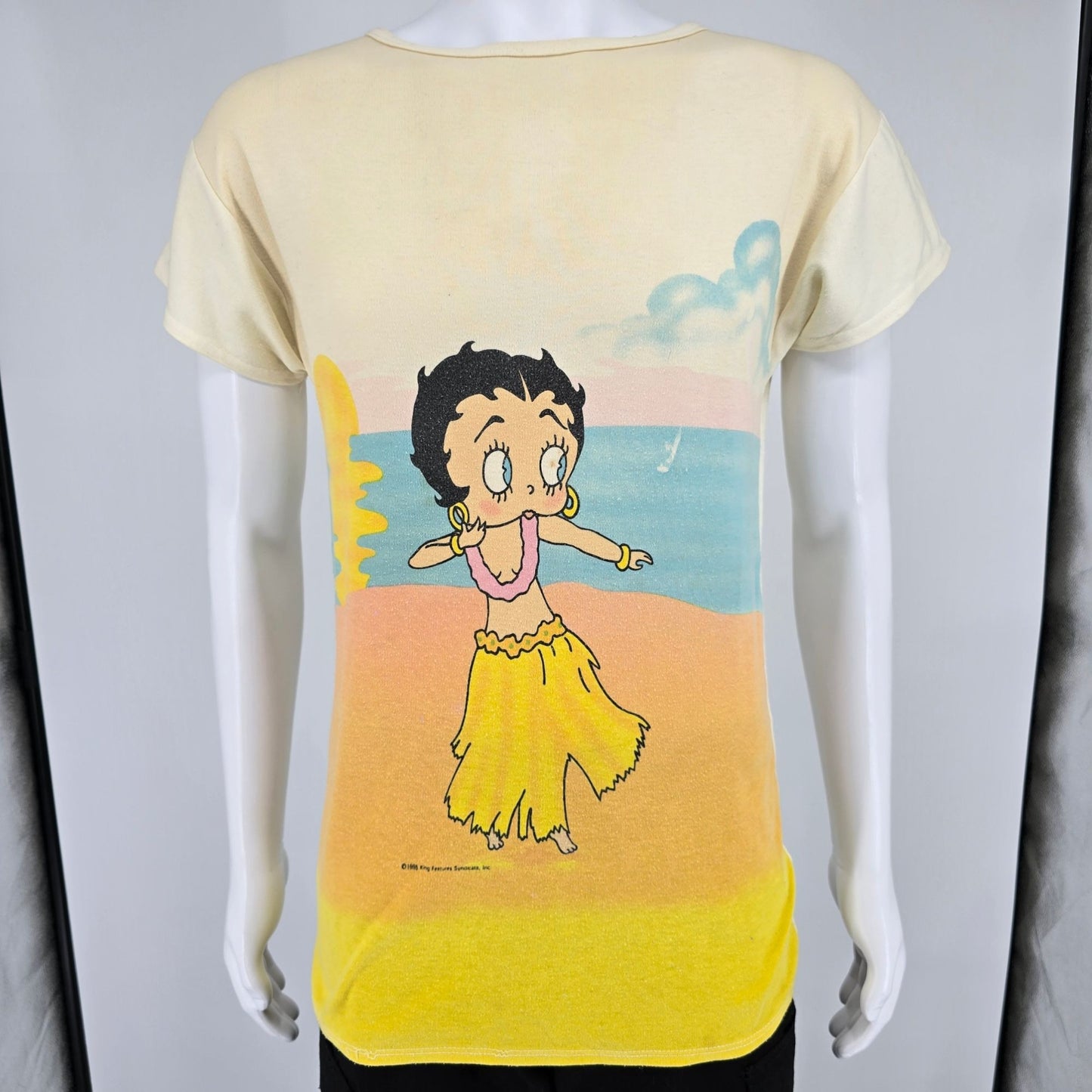 Distressed Vintage 1980s Betty Boop Hula Dancing Beach Scene T-Shirt (Women's L)
