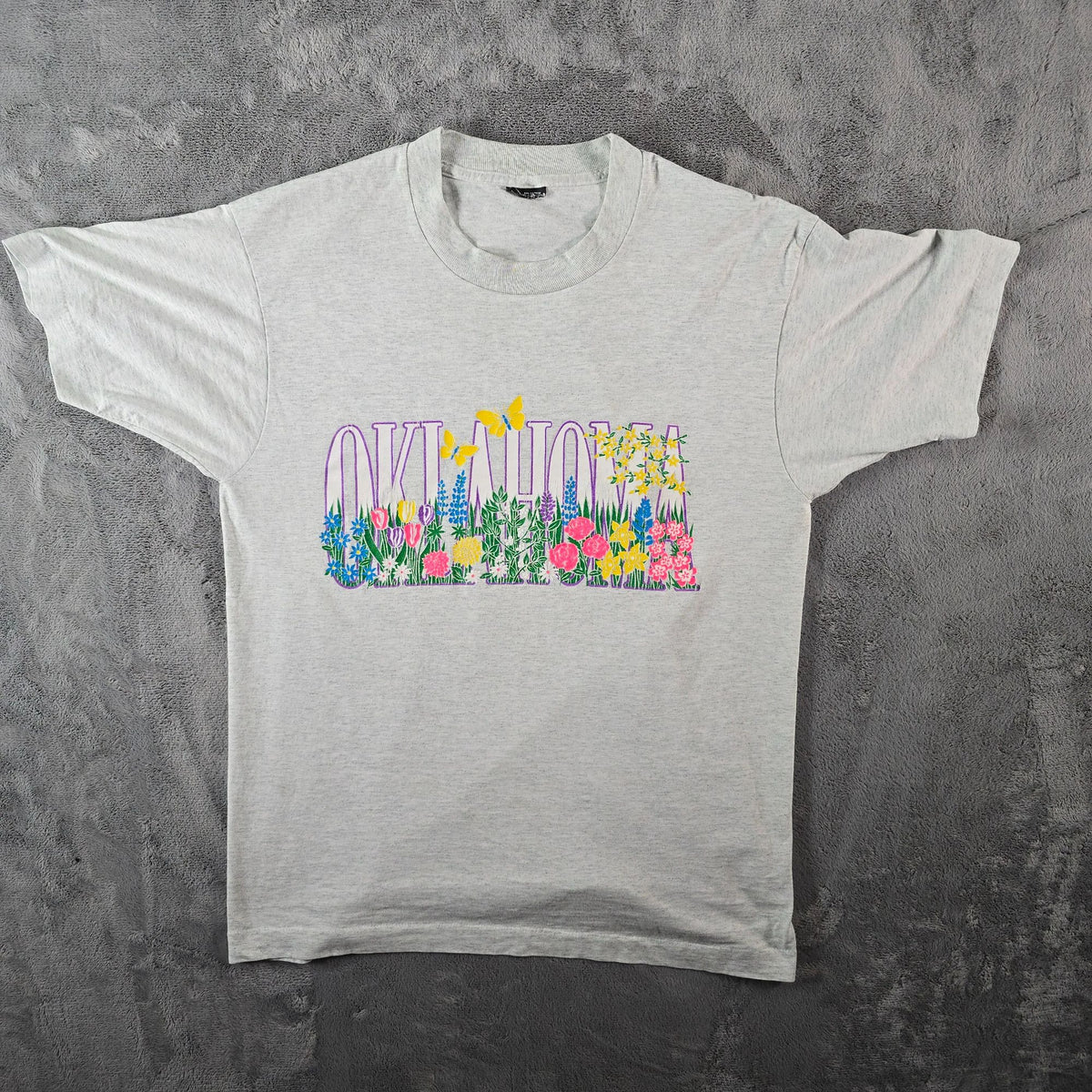 Vintage 1990s Fruit of the Loom Oklahoma Floral Butterfly Souvenir T-Shirt (M/L)