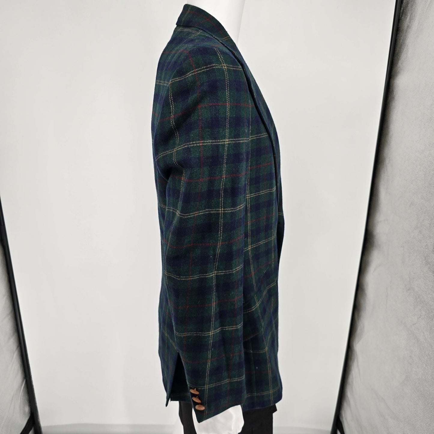 Vintage 1980s Bill Blass for PBM Tartan Wool Plaid Sport Coat (39R)