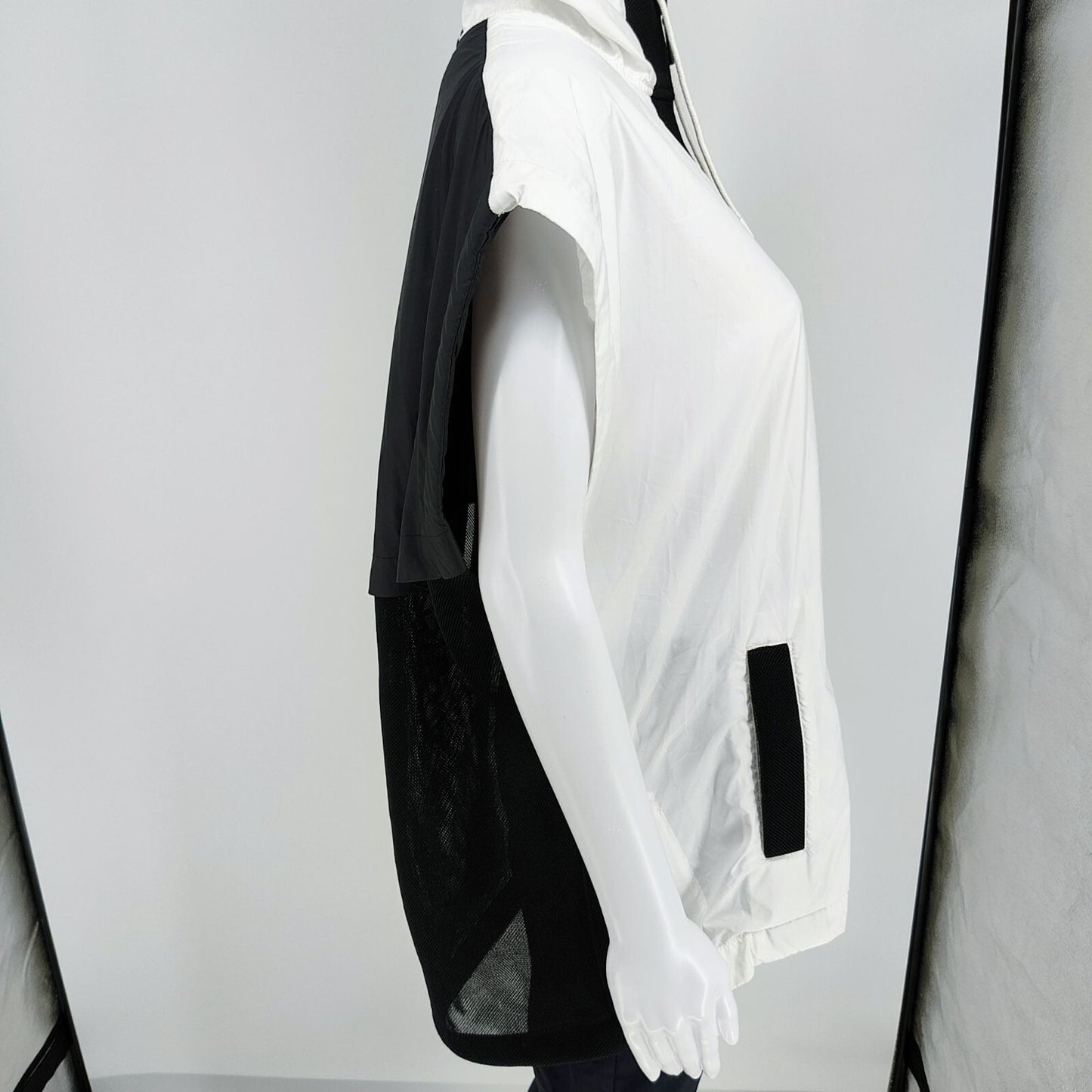 NWT Nike Women's White/Black Tech Hypermesh Vest  802549-100 (XL) -$134.95 Retai