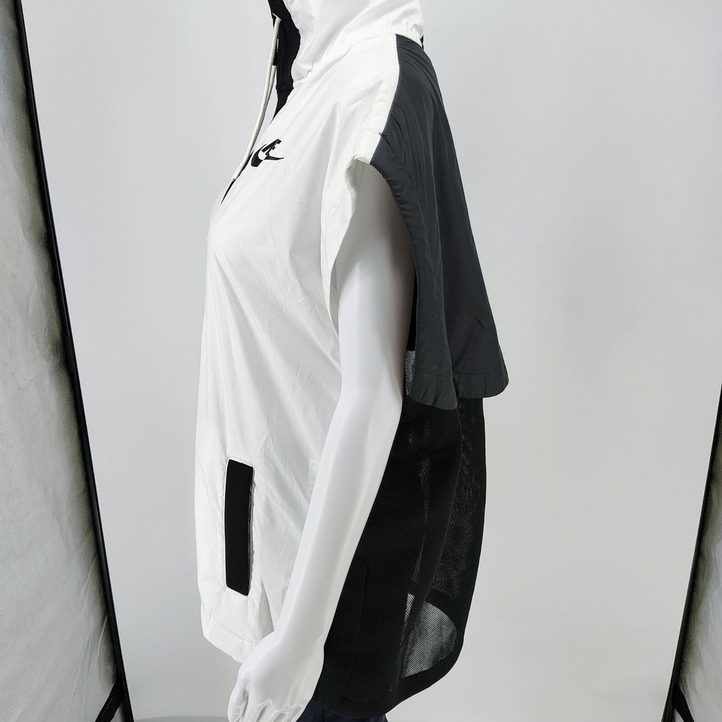 NWT Nike Women's White/Black Tech Hypermesh Vest  802549-100 (XL) -$134.95 Retai