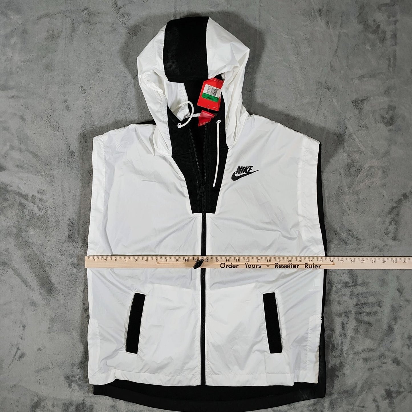 NWT Nike Women's White/Black Tech Hypermesh Vest  802549-100 (XL) -$134.95 Retai