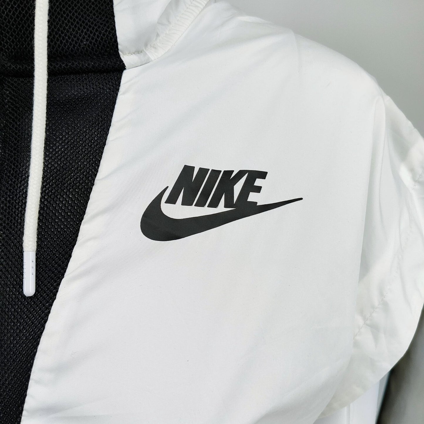 NWT Nike Women's White/Black Tech Hypermesh Vest  802549-100 (XL) -$134.95 Retai
