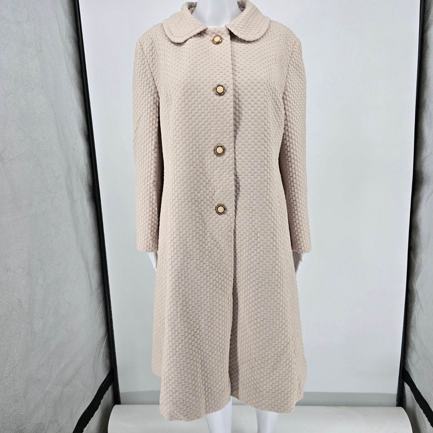Vintage Early 1970s Alorna Women's Beige Textured A-Line Mod Coat (Large)