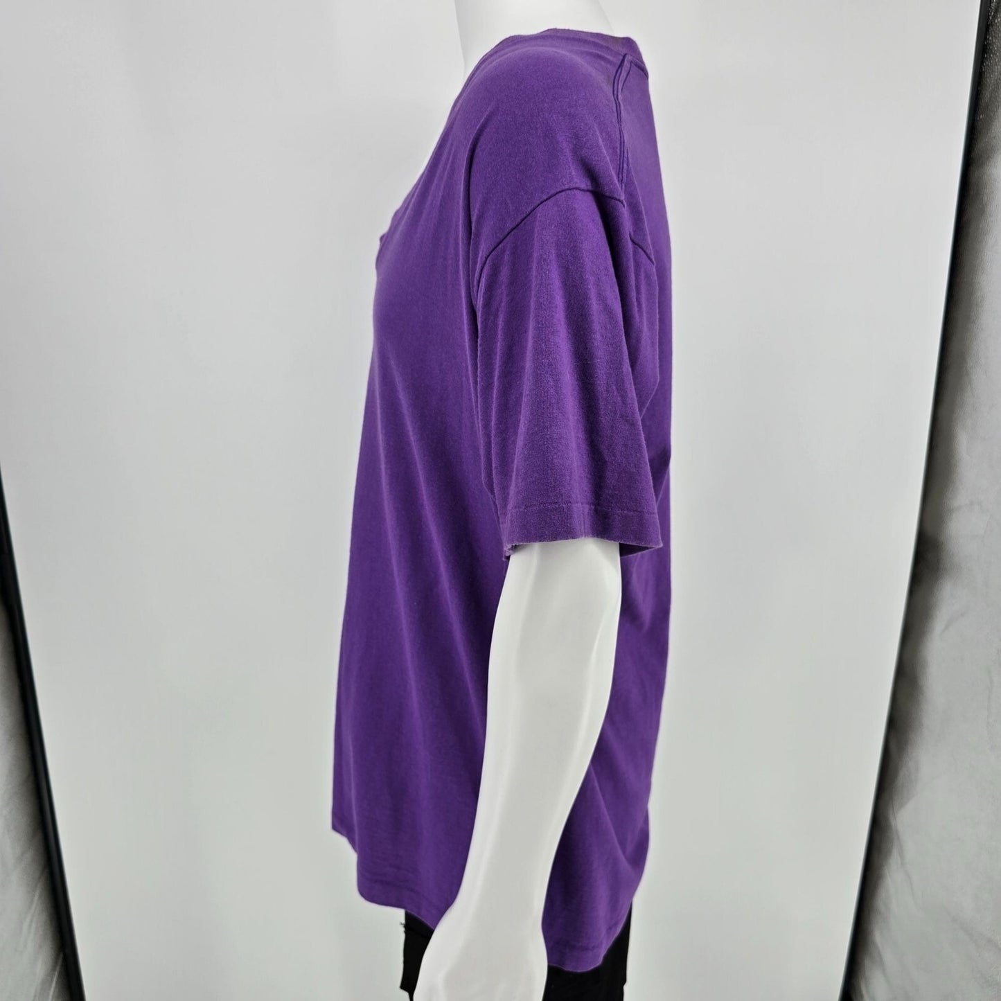 Vintage 1990s Stained Anvil Blank Purple V-Neck Single Stitch T-Shirt (XL)