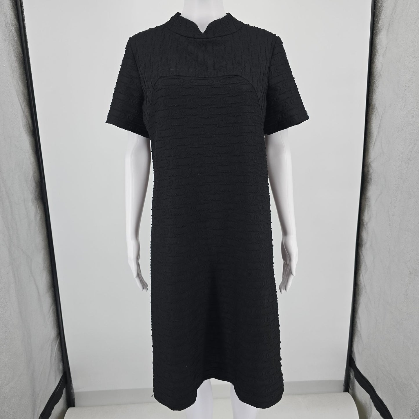 Vintage 1960s Black Metal Zipper Textured Knit Mod Shift Dress (Large) *Flaws