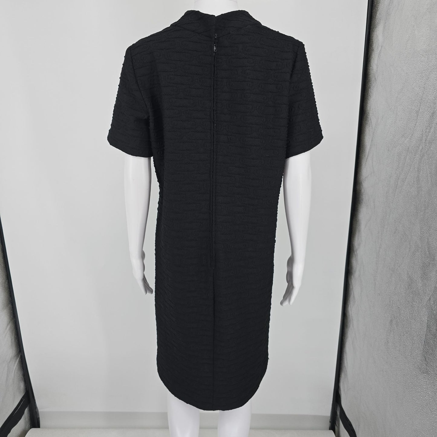 Vintage 1960s Black Metal Zipper Textured Knit Mod Shift Dress (Large) *Flaws