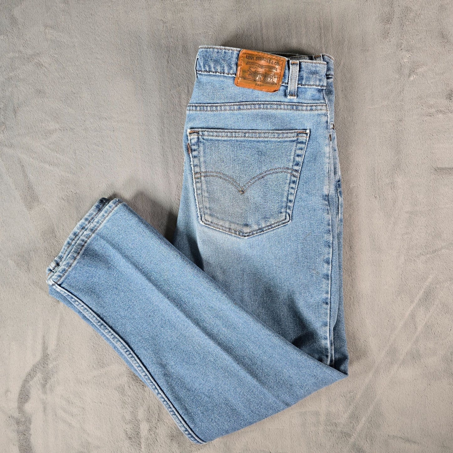 Vintage 1999 Levi's 540 Brown Tab Relaxed Poly/Cotton Light Wash Jeans (36x27)