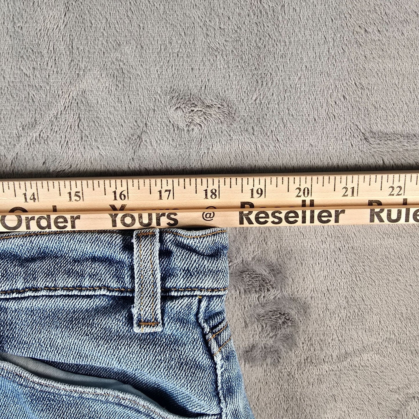 Vintage 1999 Levi's 540 Brown Tab Relaxed Poly/Cotton Light Wash Jeans (36x27)