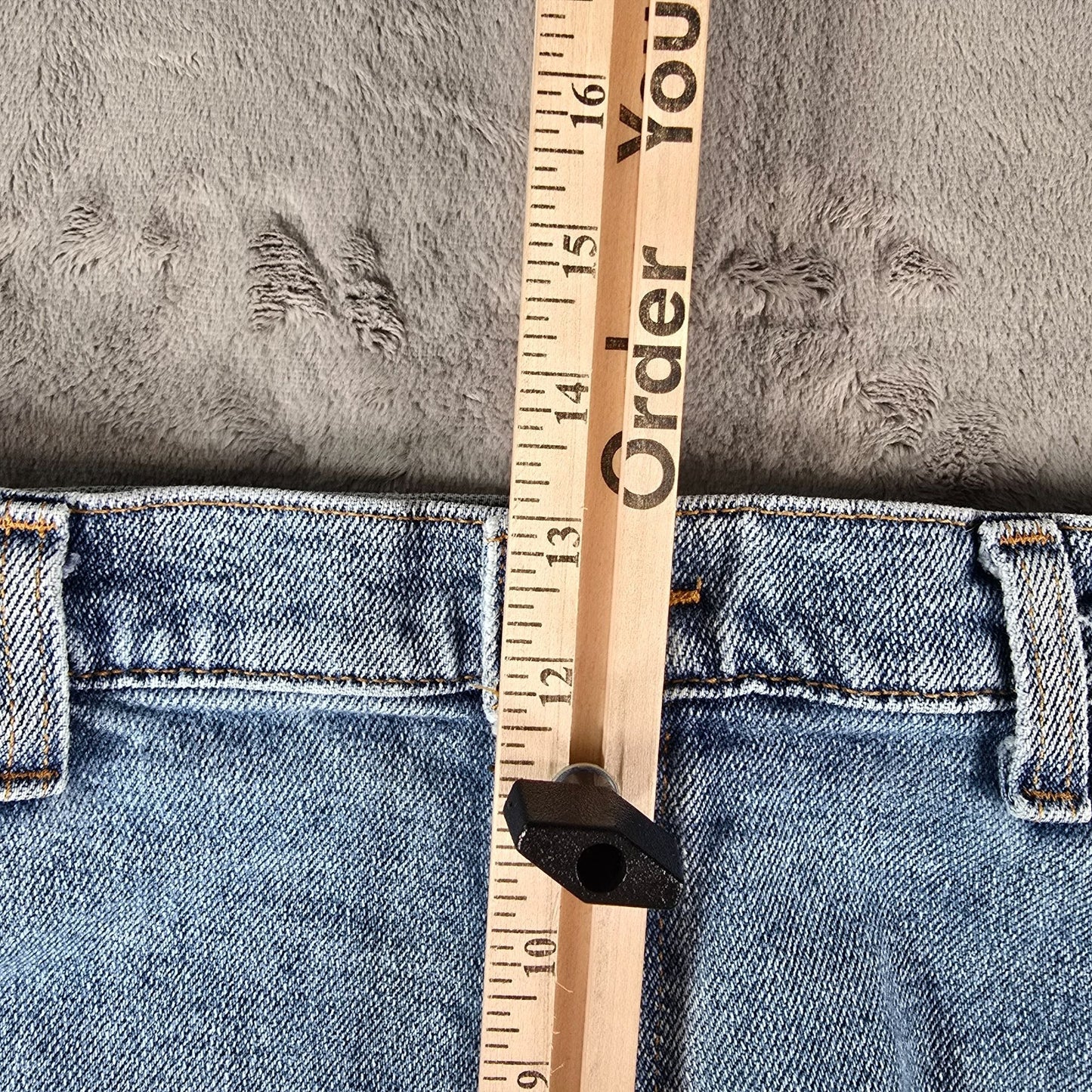 Vintage 1999 Levi's 540 Brown Tab Relaxed Poly/Cotton Light Wash Jeans (36x27)