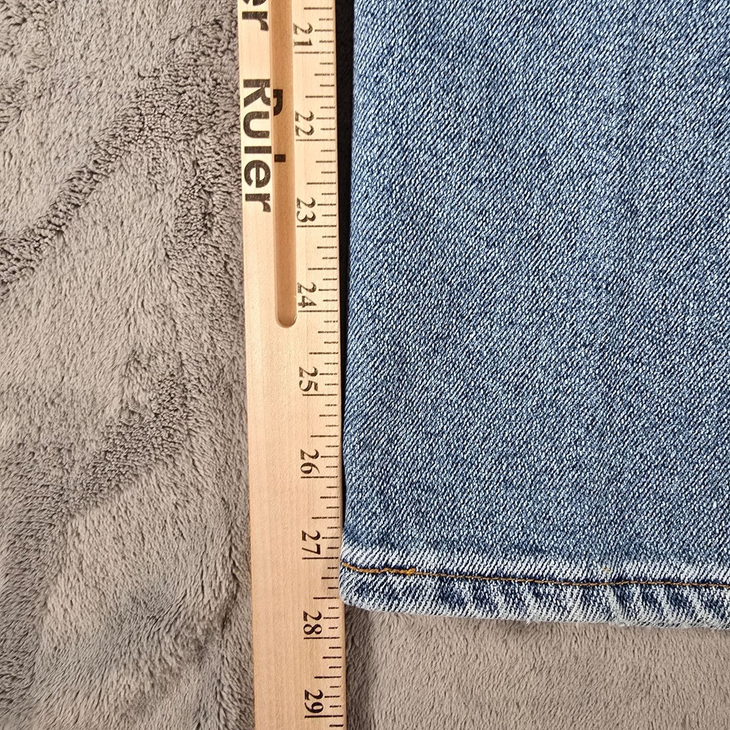 Vintage 1999 Levi's 540 Brown Tab Relaxed Poly/Cotton Light Wash Jeans (36x27)