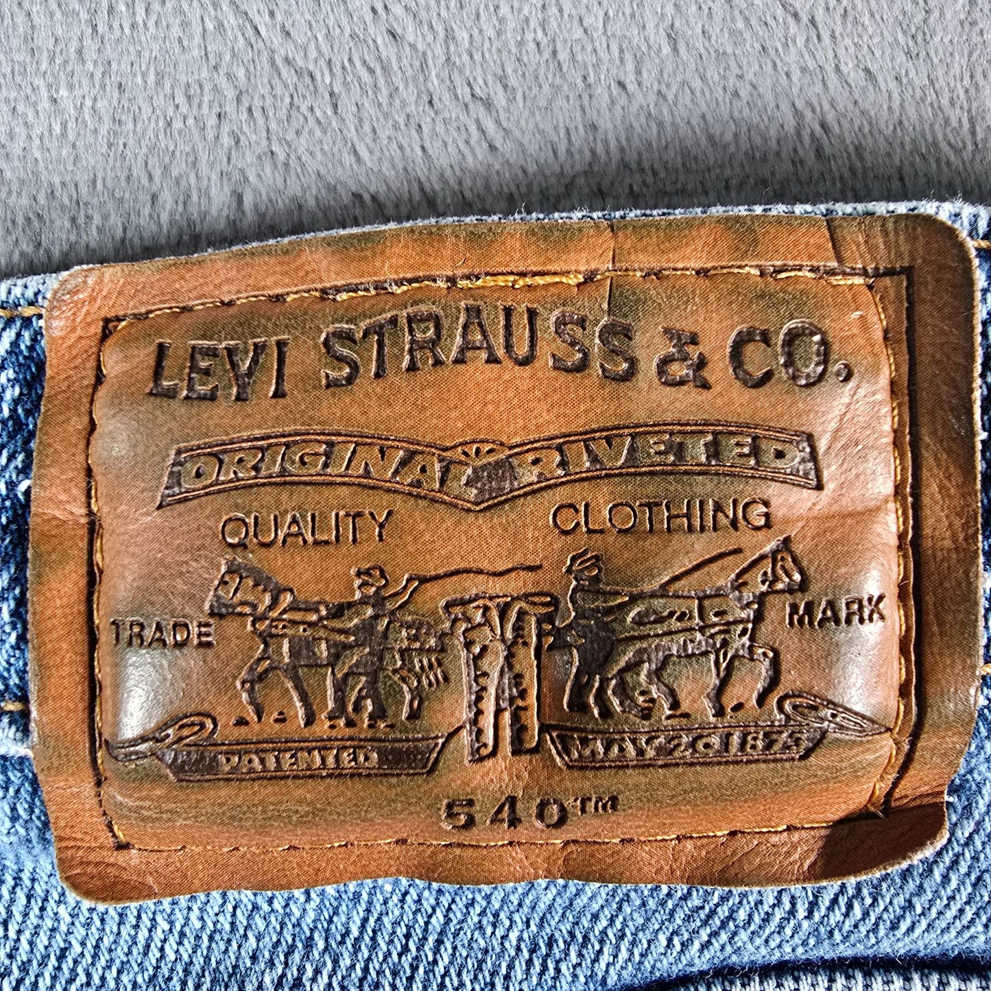 Vintage 1999 Levi's 540 Brown Tab Relaxed Poly/Cotton Light Wash Jeans (36x27)