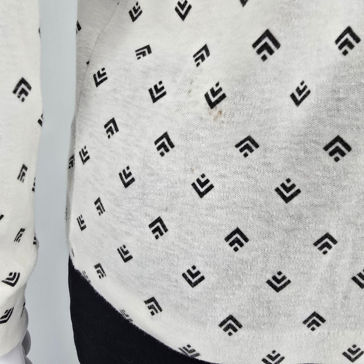 Vintage 1990s Justin Allen Ivory/Black Geometric Print Turtleneck Top (M) *Flaws