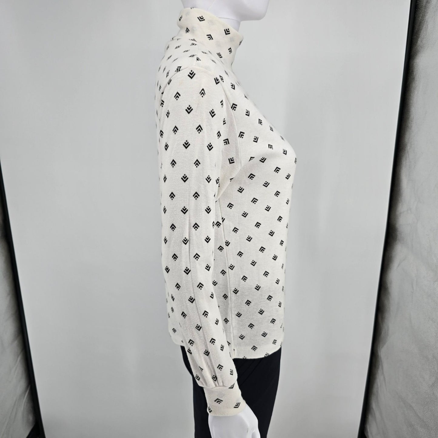Vintage 1990s Justin Allen Ivory/Black Geometric Print Turtleneck Top (M) *Flaws