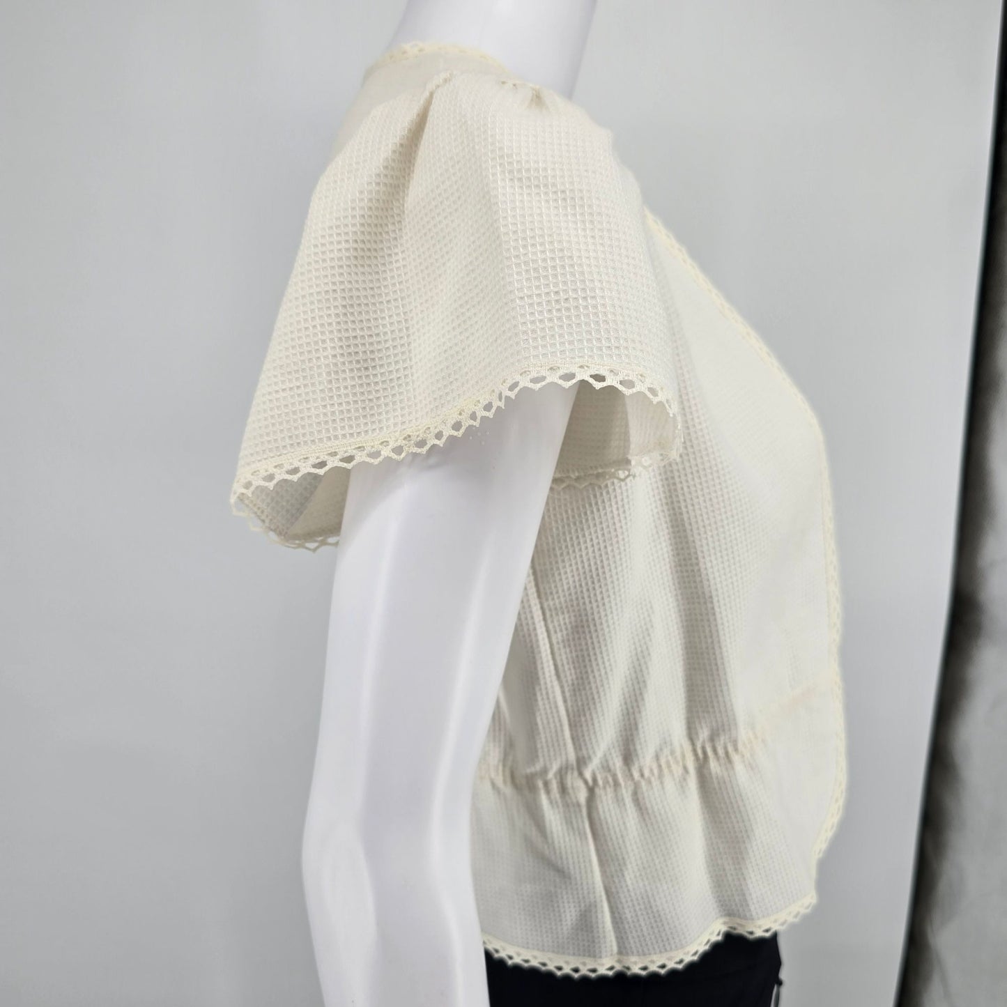 Vintage 1970s Cream/Ivory Waffle Knit Open Front Lace Trim Bolero Jacket (S)