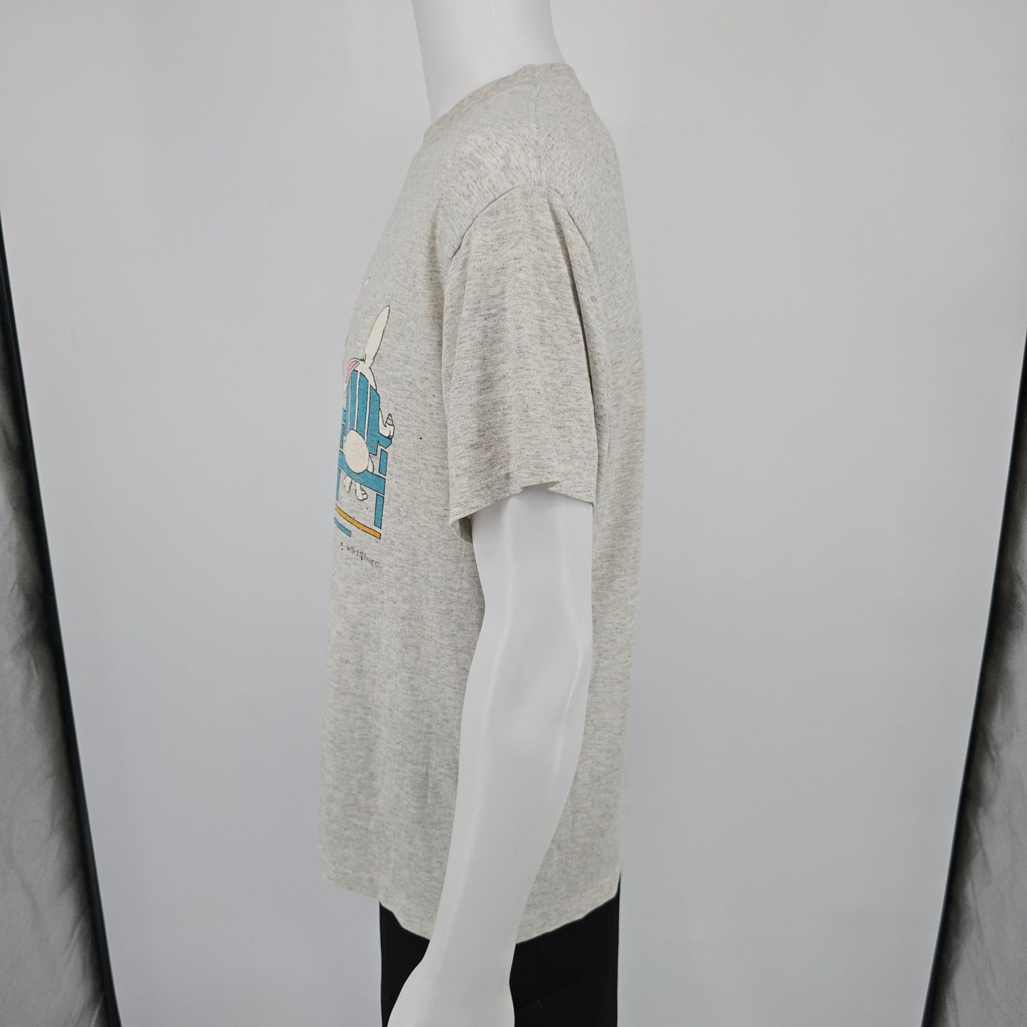 Vintage 1980s Hef-T by Tee Jays Gray Wild Hare Beach Bunnies T-Shirt (L/XL)
