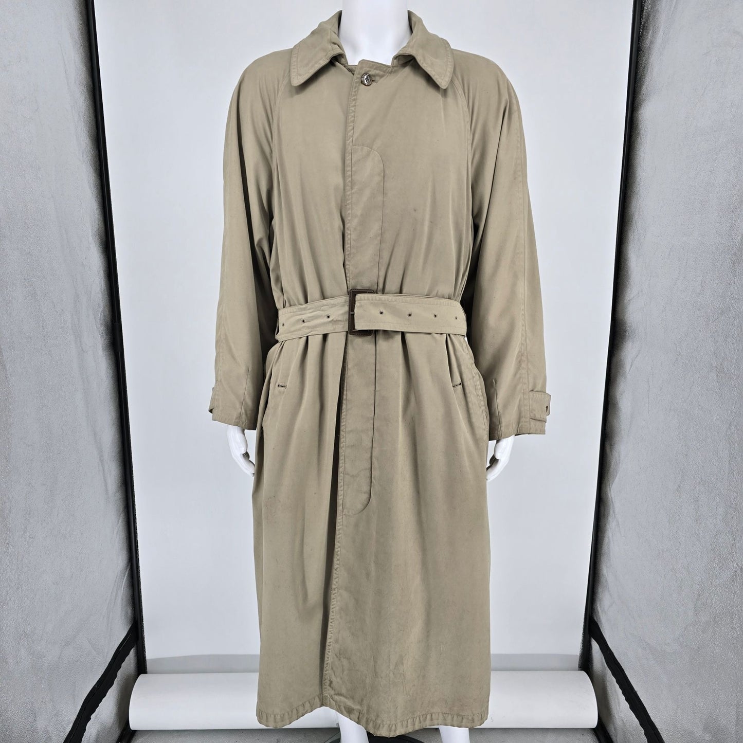Vintage 1990s Hemingway Classic "Weathers the Storm" British Trench Coat (M)