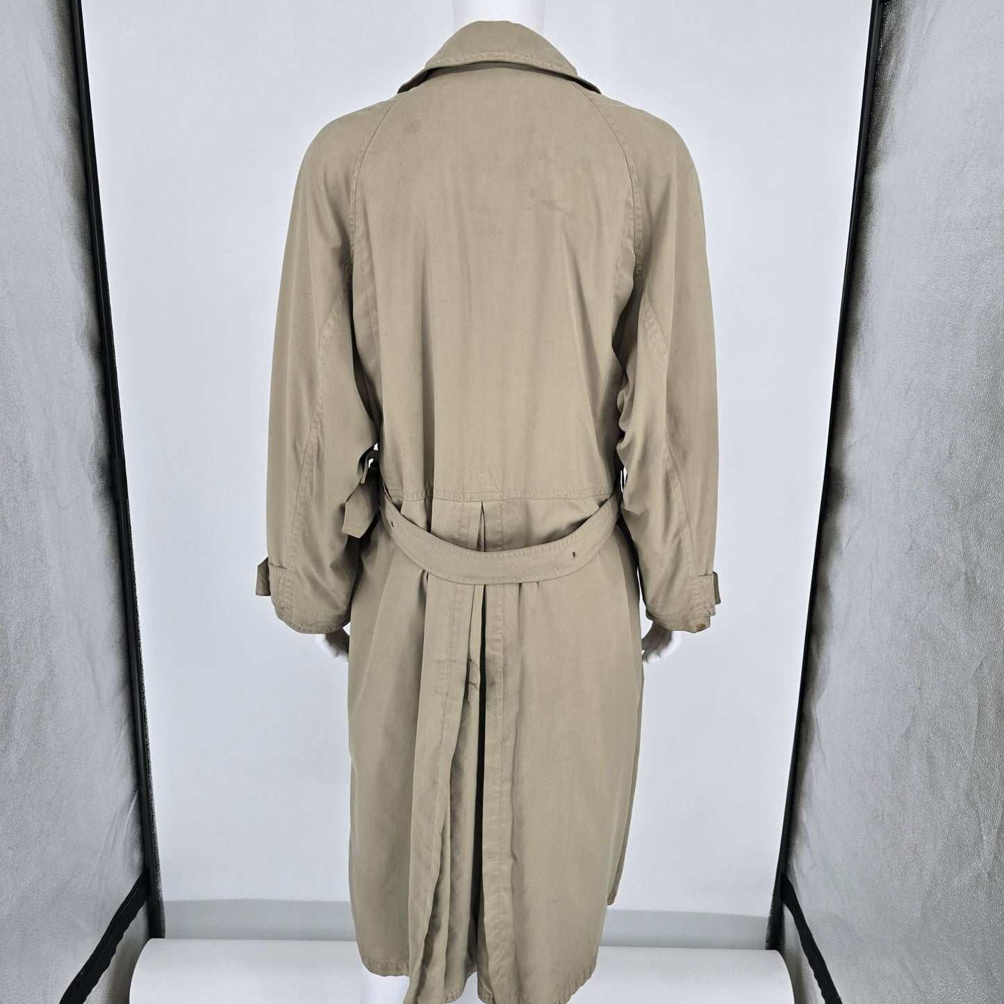 Vintage 1990s Hemingway Classic "Weathers the Storm" British Trench Coat (M)