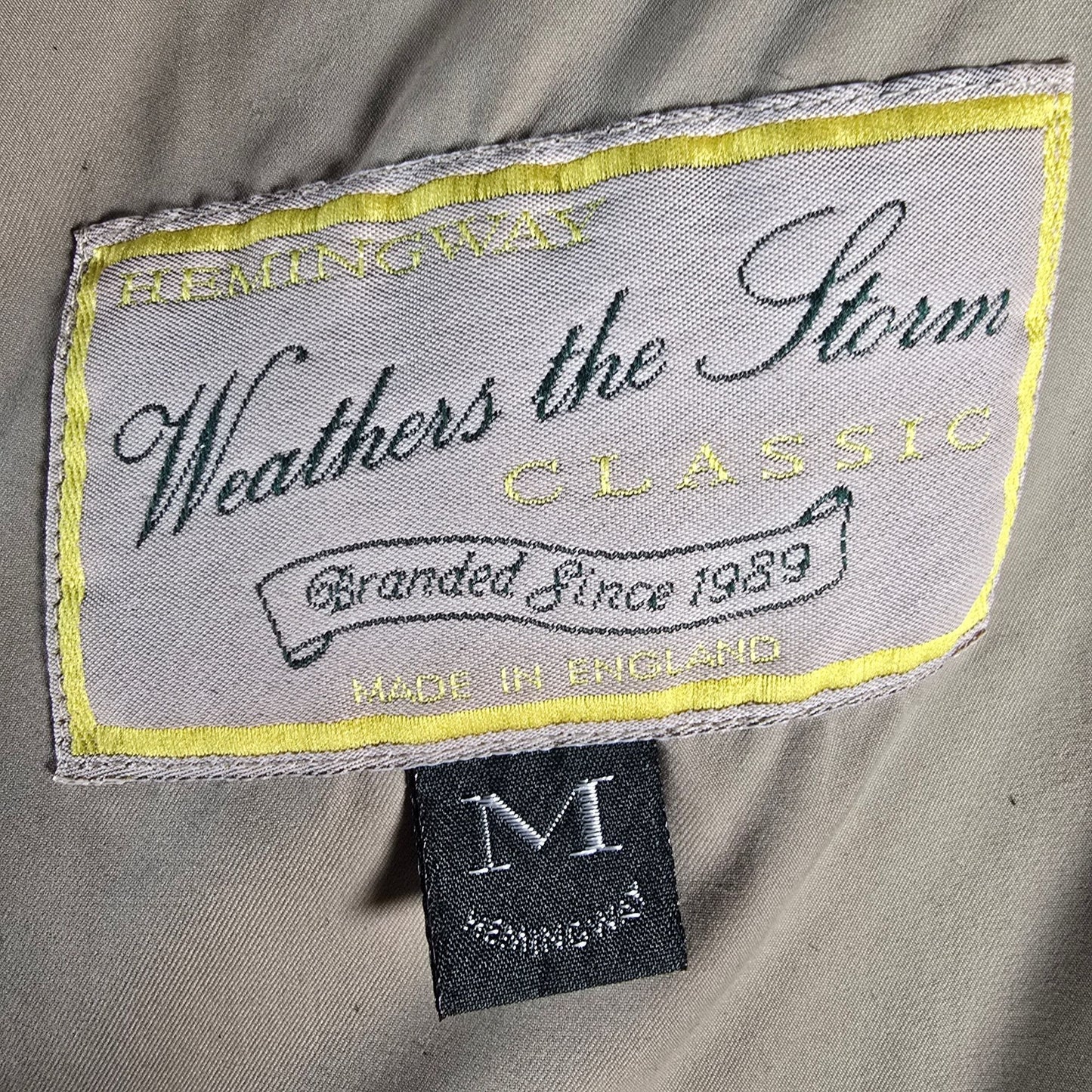 Vintage 1990s Hemingway Classic "Weathers the Storm" British Trench Coat (M)