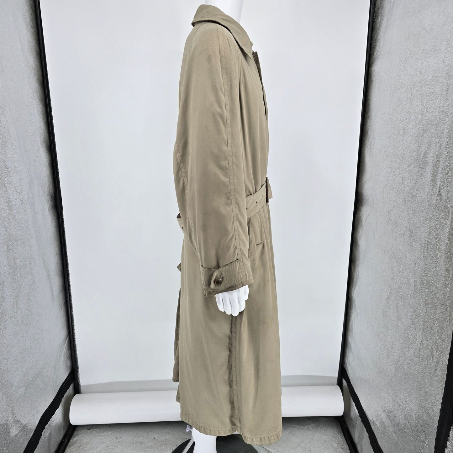 Vintage 1990s Hemingway Classic "Weathers the Storm" British Trench Coat (M)