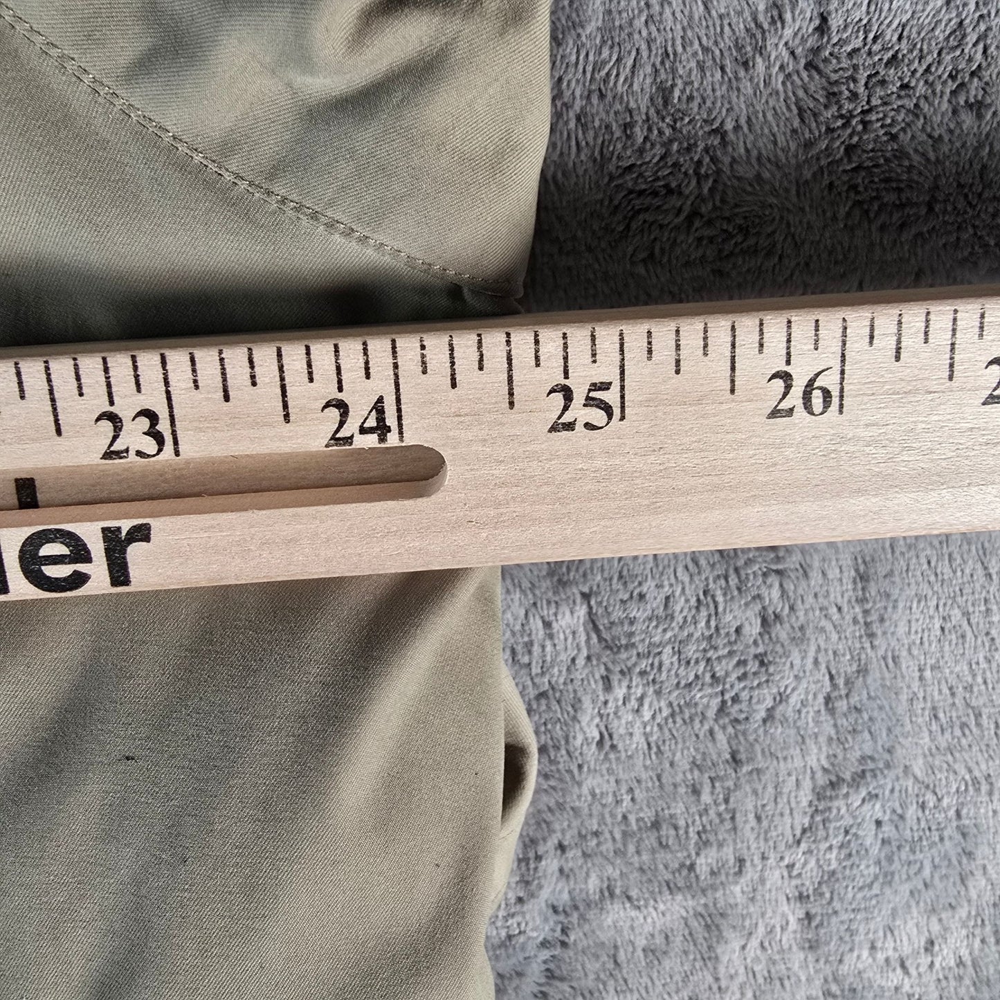 Vintage 1990s Hemingway Classic "Weathers the Storm" British Trench Coat (M)