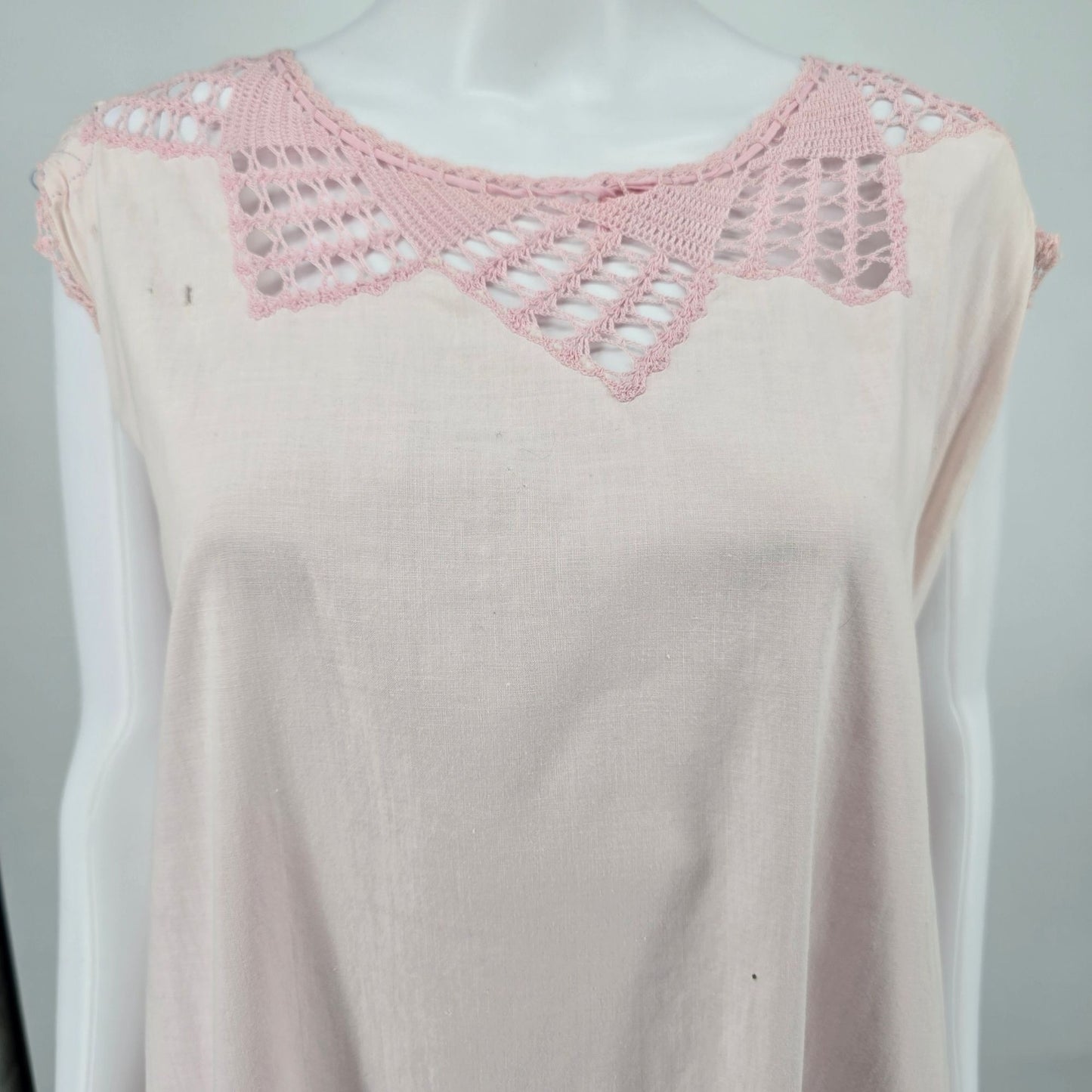 Antique 1920s Handmade Pale Pink Crochet Lace Yoke Cotton Chemise (XL)