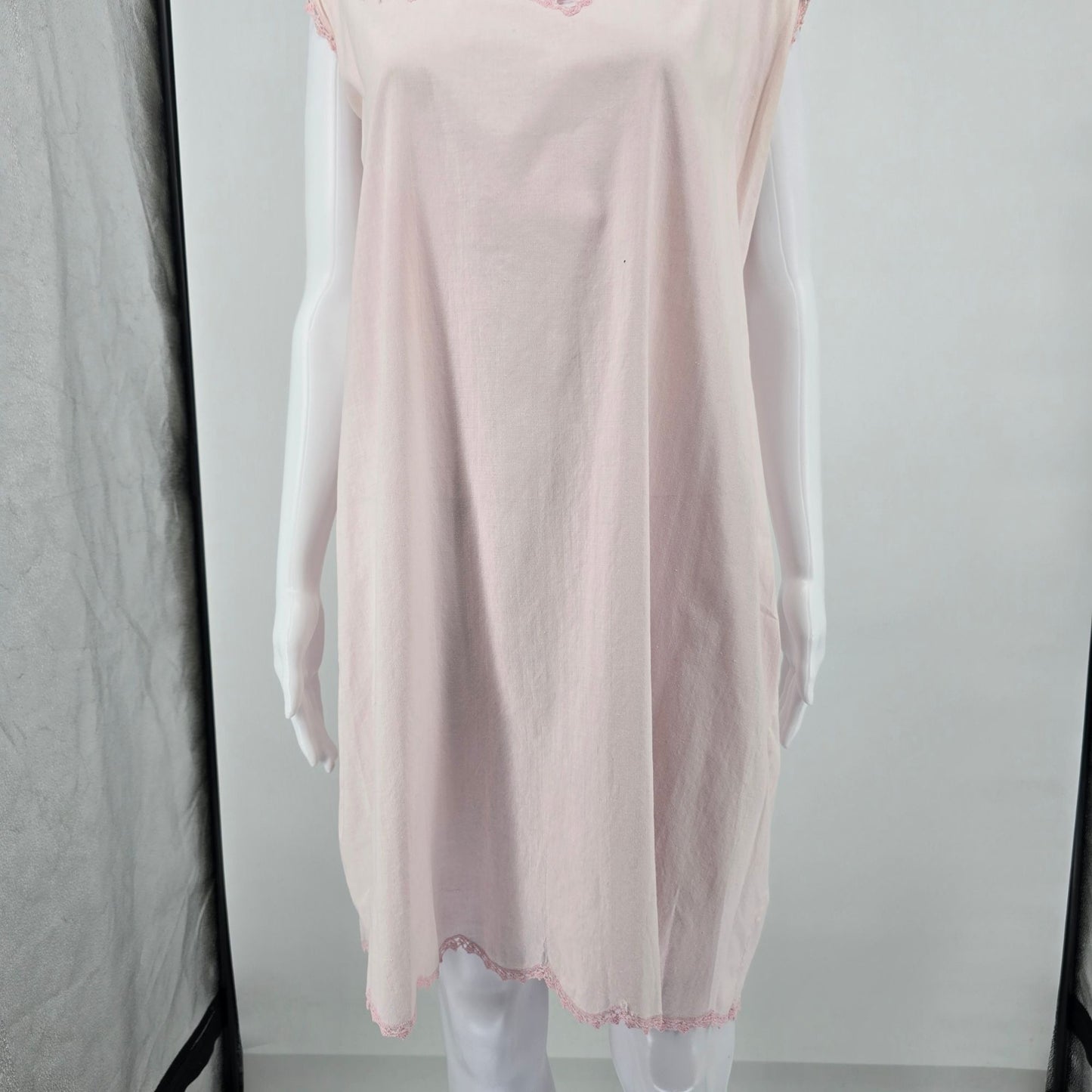 Antique 1920s Handmade Pale Pink Crochet Lace Yoke Cotton Chemise (XL)