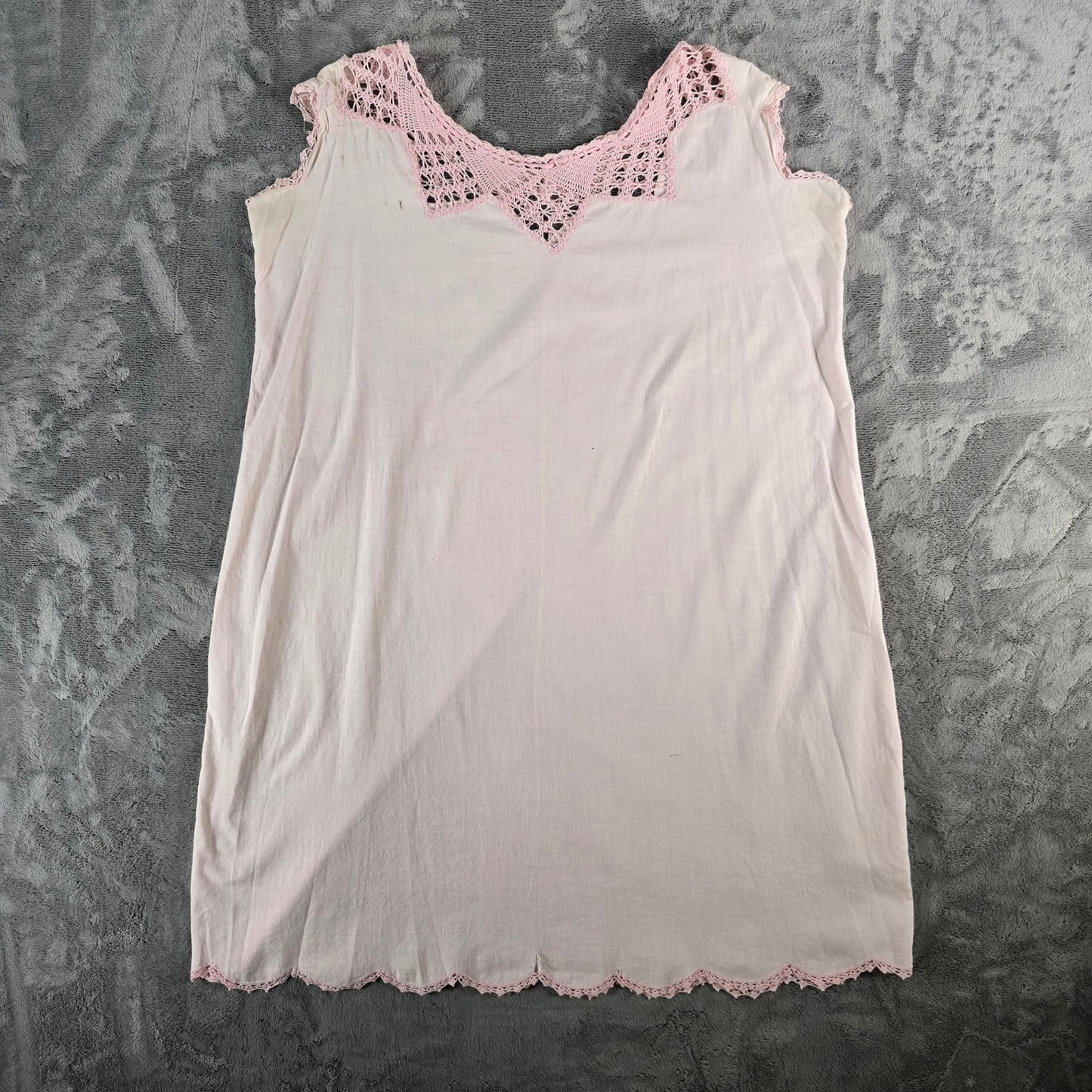 Antique 1920s Handmade Pale Pink Crochet Lace Yoke Cotton Chemise (XL)