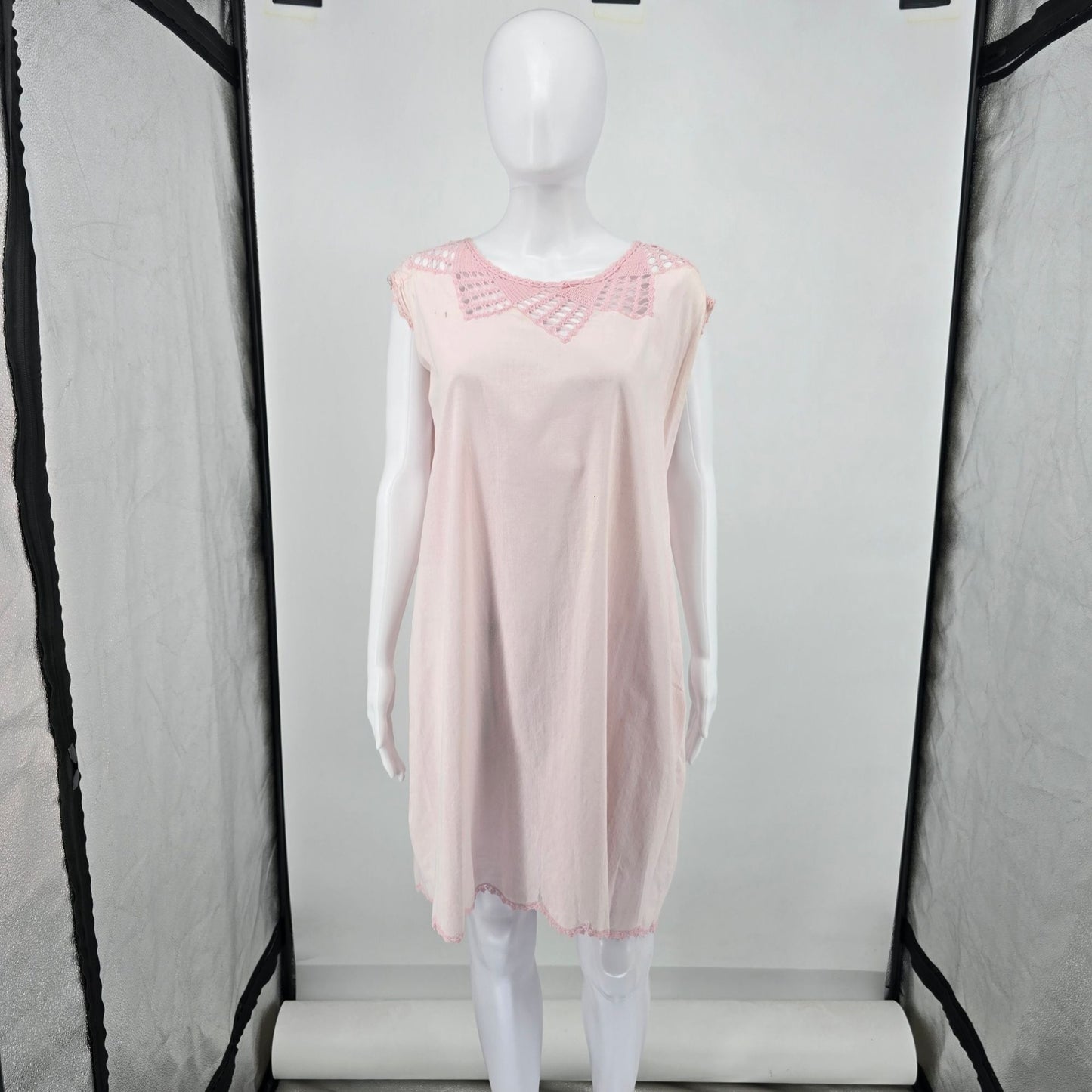 Antique 1920s Handmade Pale Pink Crochet Lace Yoke Cotton Chemise (XL)