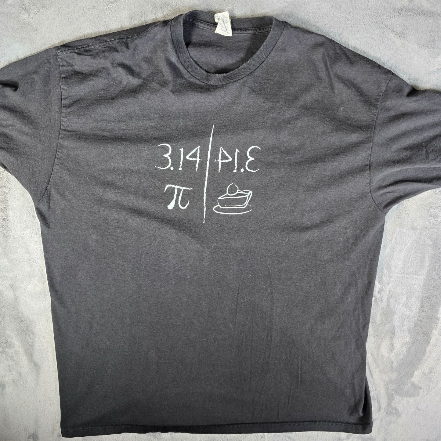 2010s Delta Pro Weight 3.14 Pi vs. Pie Faded Black Graphic T-Shirt (2XL/3XL)