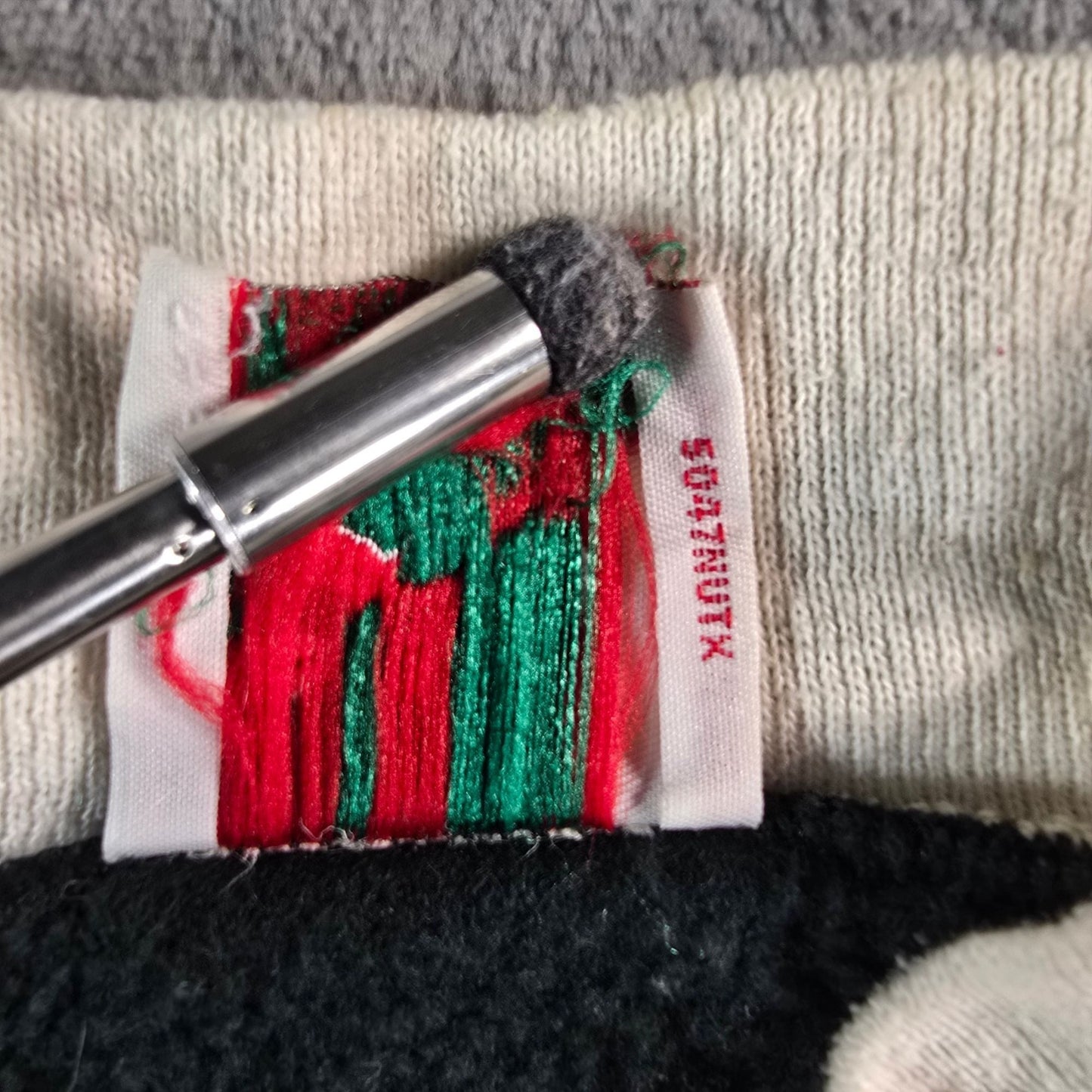 Vintage 1990s Nutcracker Women's Glitter Christmas Cats Collared Sweatshirt (XL)