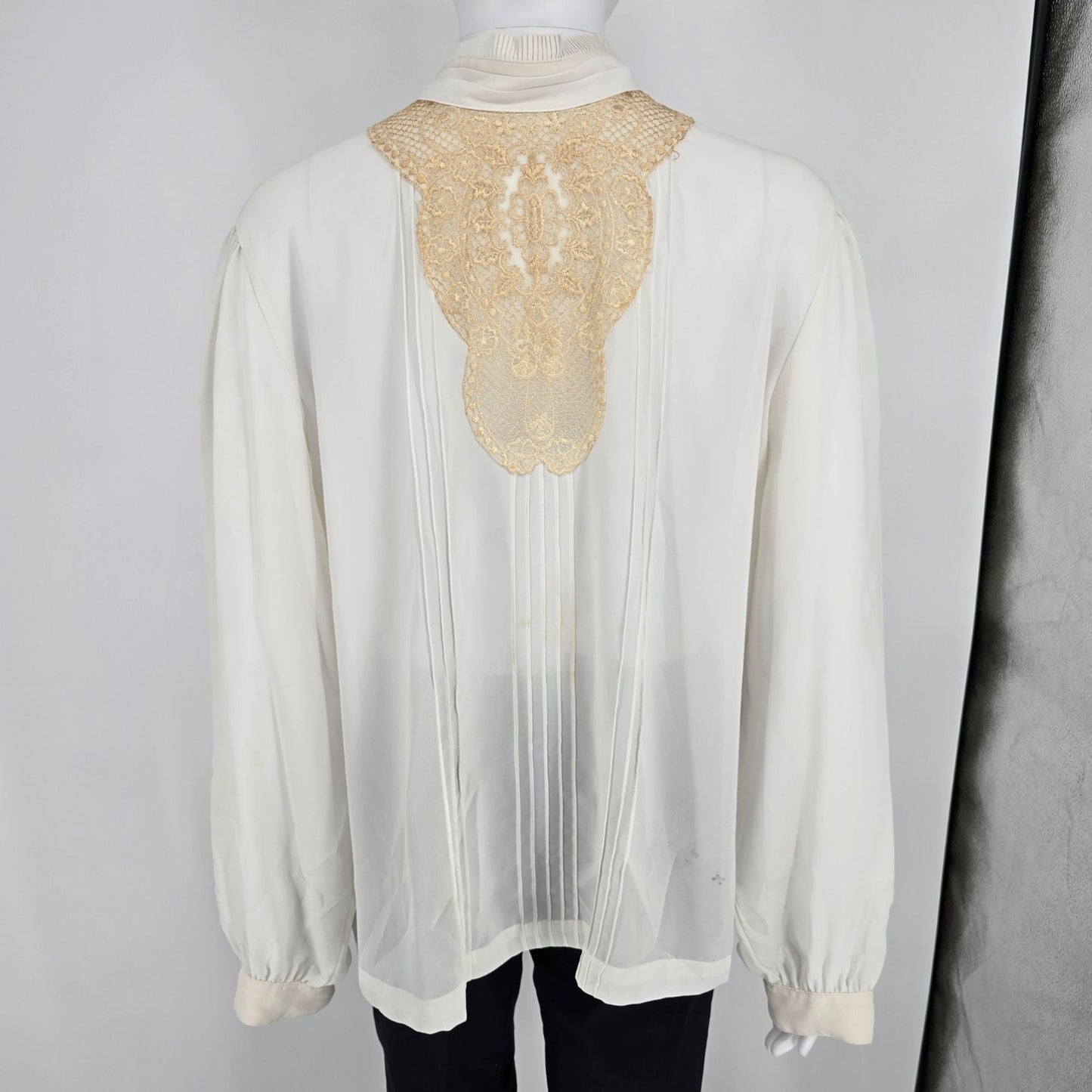 Vintage Late 1970s Shapely Sheer Ivory Lace Medallion Panel Blouse (XL) *Flaws