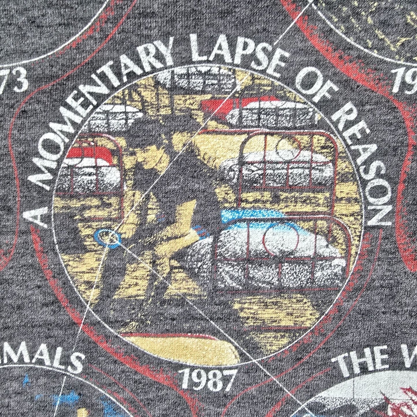 Distressed Vintage 1987 Pink Floyd A Momentary Lapse of Reason Gray T-Shirt (M)