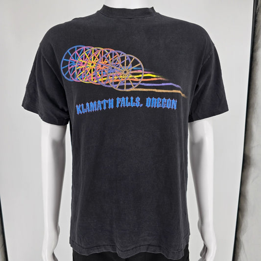 Vintage 1990s Hanes Beefy-T Klamath Falls Oregon Wagon Wheel Graphic T-Shirt (L)