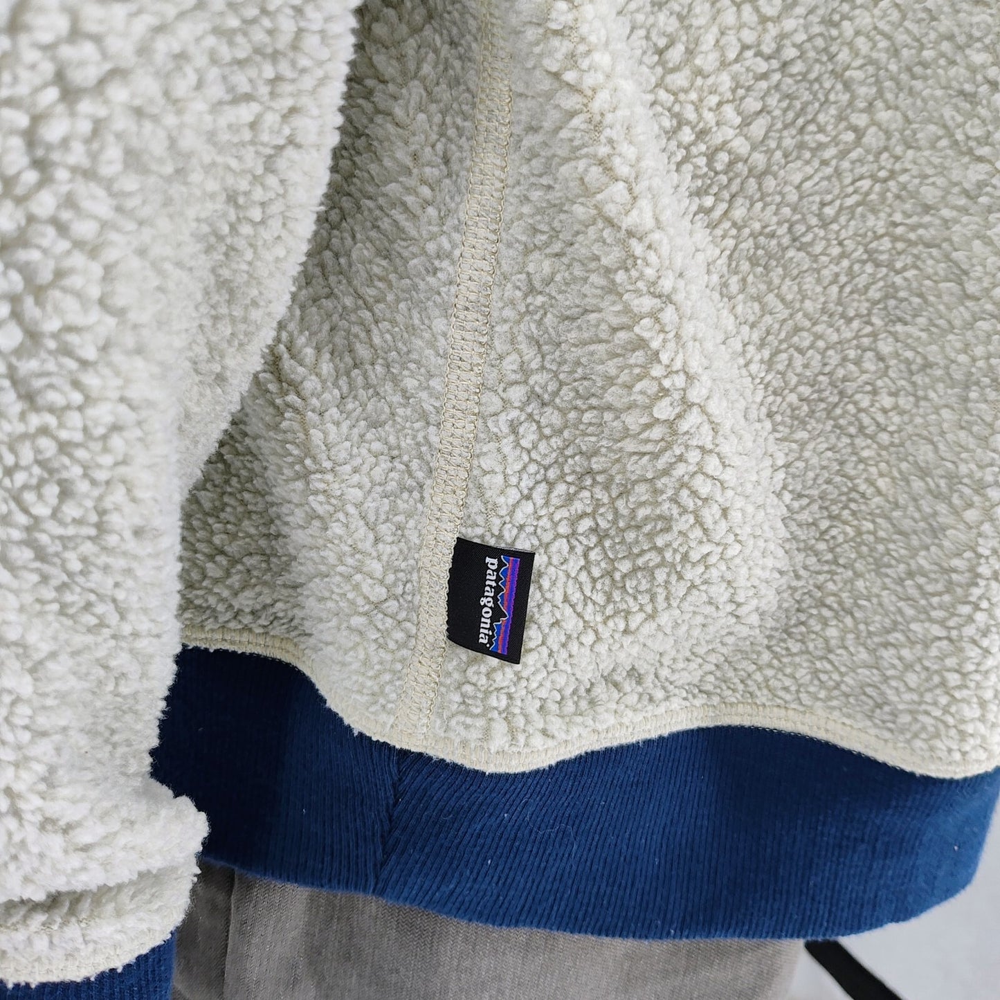 Patagonia Men's Reversible Sherpa Crew Neck Sweater Oatmeal/Navy (Large)