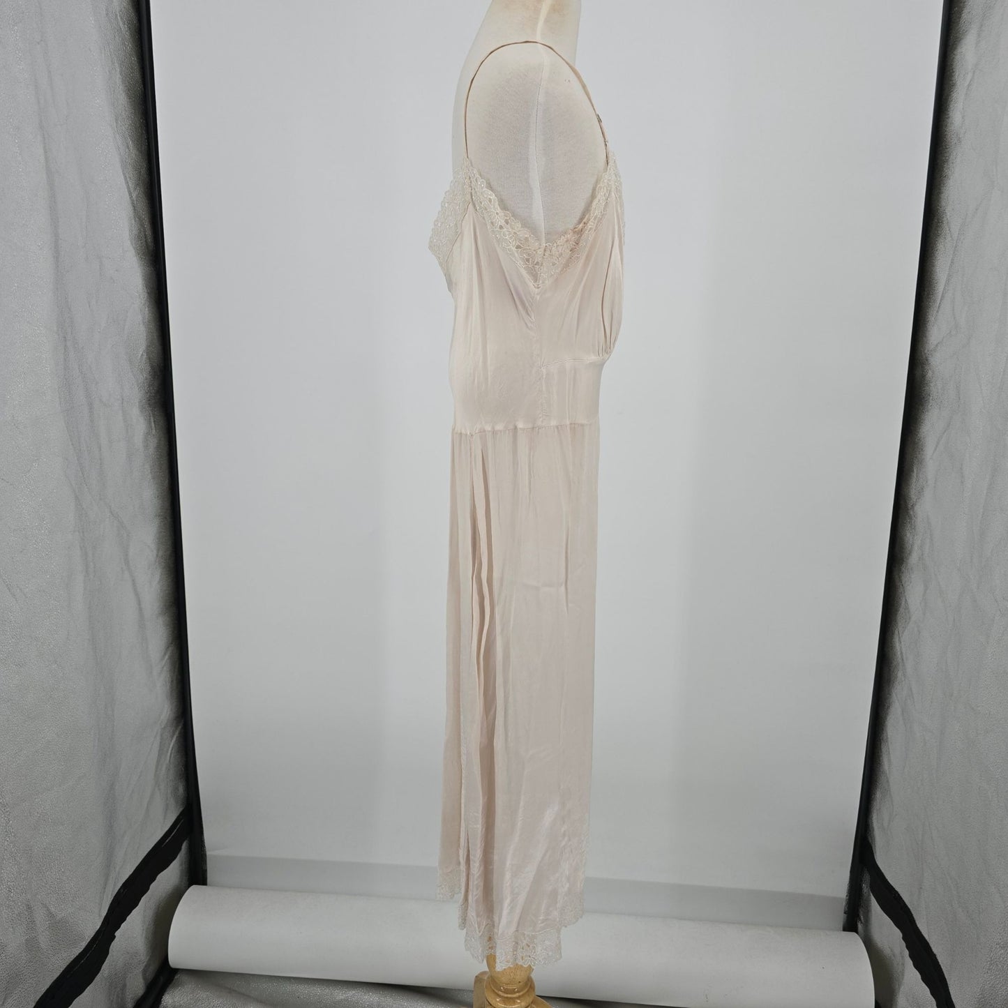 Vintage 1940s Barbizon Jaunty Rite Rayon/Acetate Ivory Lace Trim Slip (XXS)