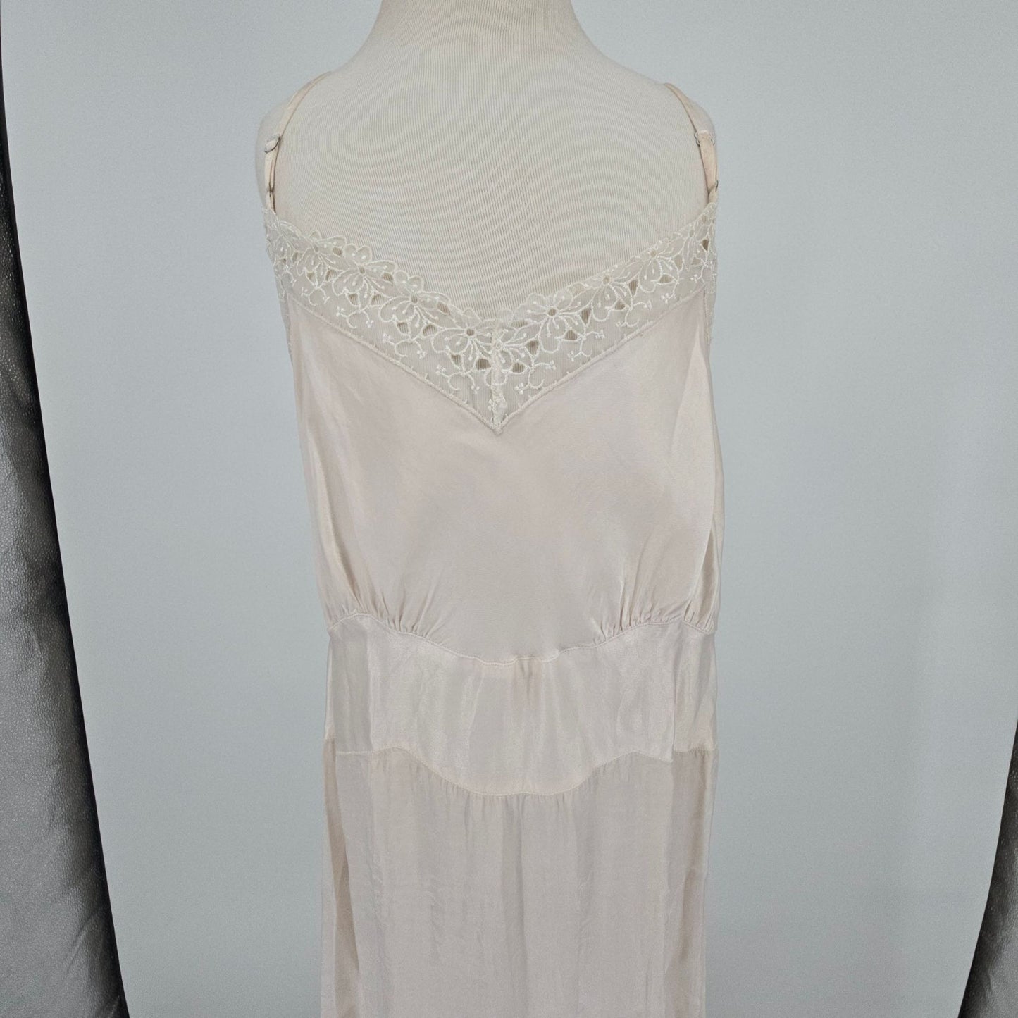 Vintage 1940s Barbizon Jaunty Rite Rayon/Acetate Ivory Lace Trim Slip (XXS)