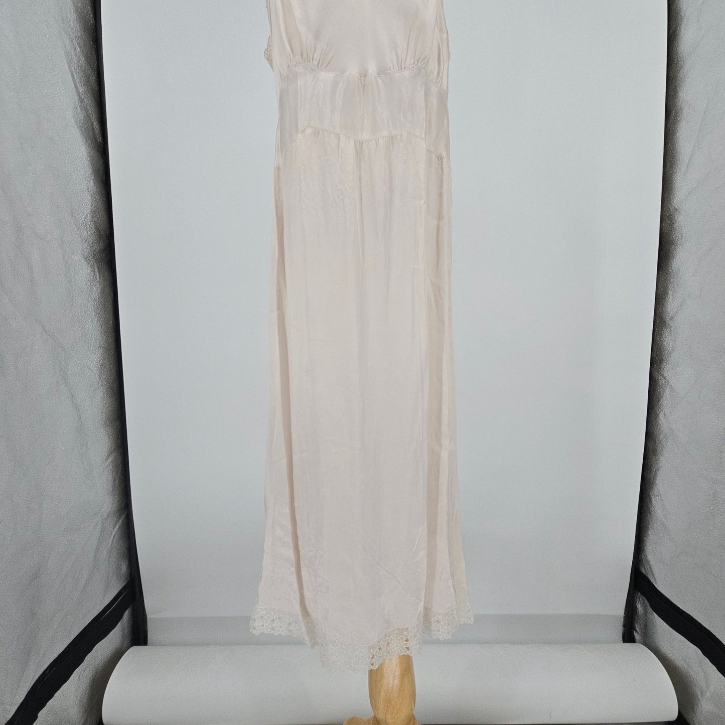 Vintage 1940s Barbizon Jaunty Rite Rayon/Acetate Ivory Lace Trim Slip (XXS)